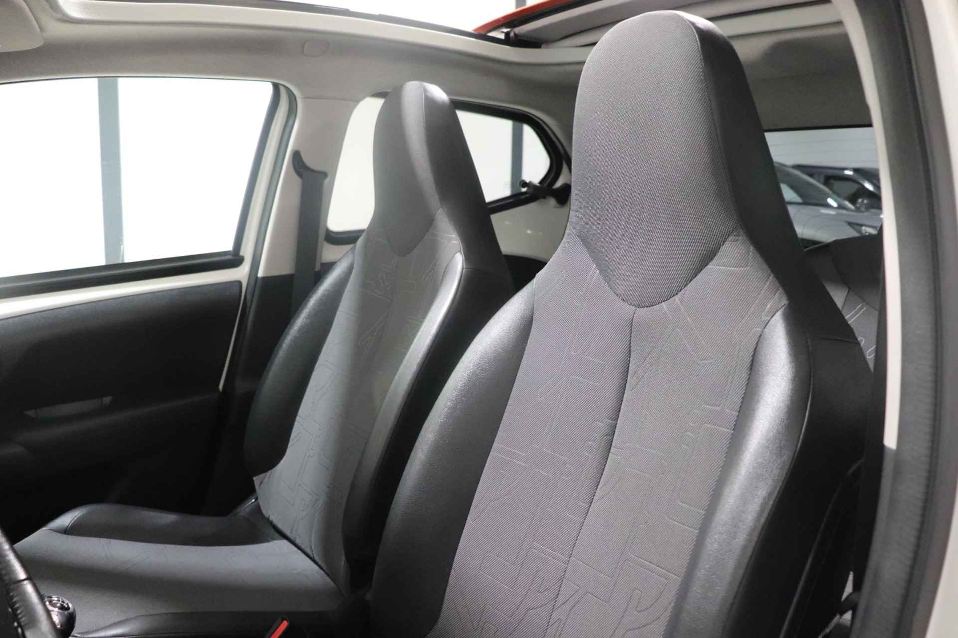 Toyota Aygo 1.0 VVT-i x-otic, Apple Carplay/Android auto, Cabrio, Camera, Dealer onderhouden! - 17/39