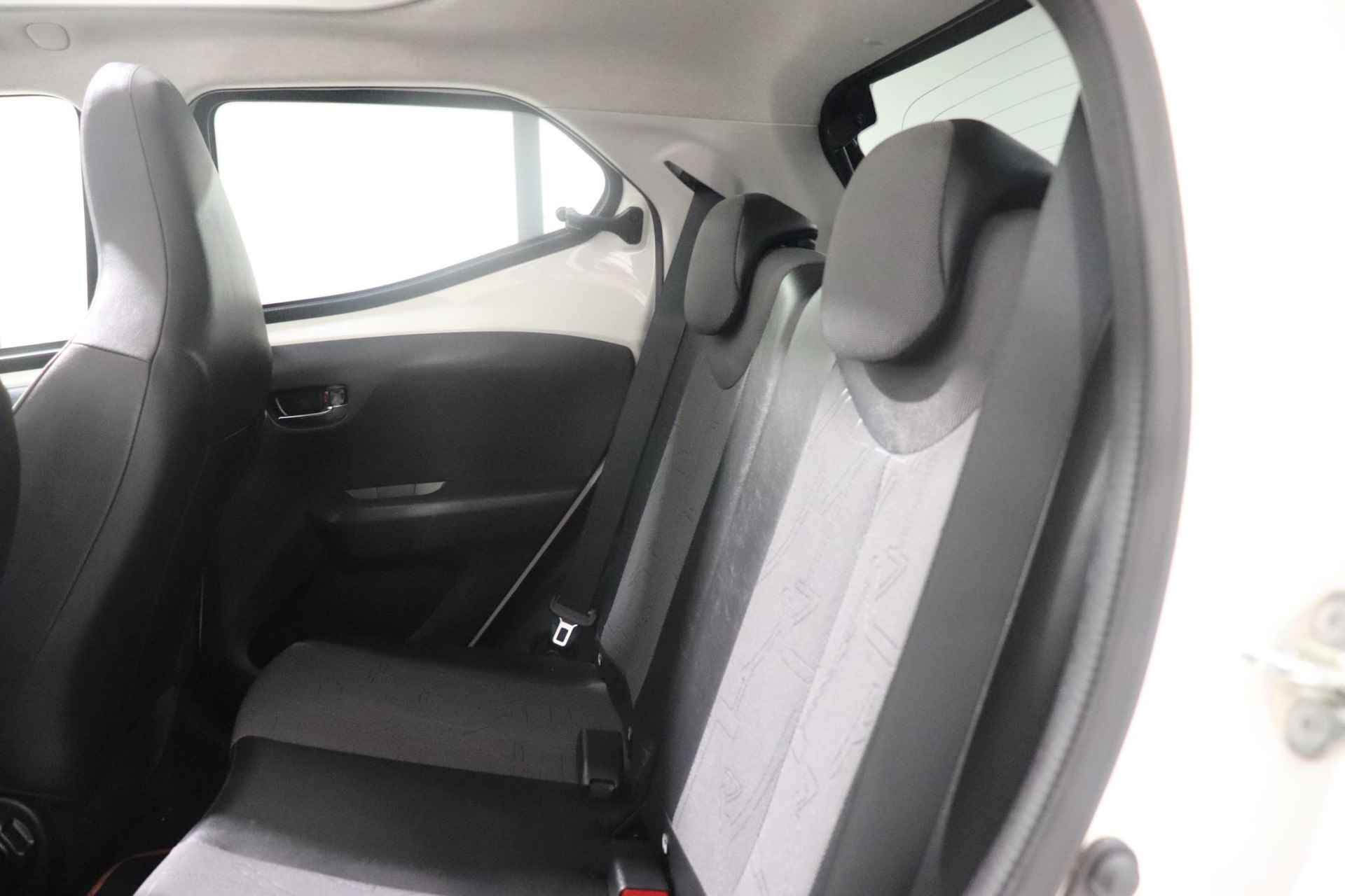 Toyota Aygo 1.0 VVT-i x-otic, Apple Carplay/Android auto, Cabrio, Camera, Dealer onderhouden! - 18/39