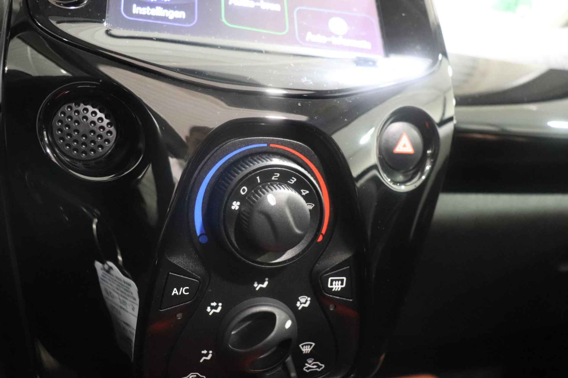 Toyota Aygo 1.0 VVT-i x-otic, Apple Carplay/Android auto, Cabrio, Camera, Dealer onderhouden! - 36/39