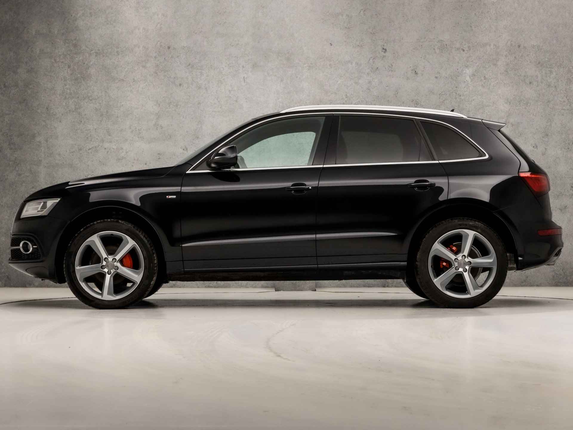 Audi Q5 2.0 TDI S-Line Quattro Sport 177Pk Automaat (2X S-LINE, NAVIGATIE, STOELVERWARMING, TREKHAAK, PLAT SPORTSTUUR, LEDER, SPORTSTOELEN, GETINT GLAS, XENON, KEYLESS ENTRY, ELEK ACHTERKLEP, NIEUWSTAAT) - 2/37