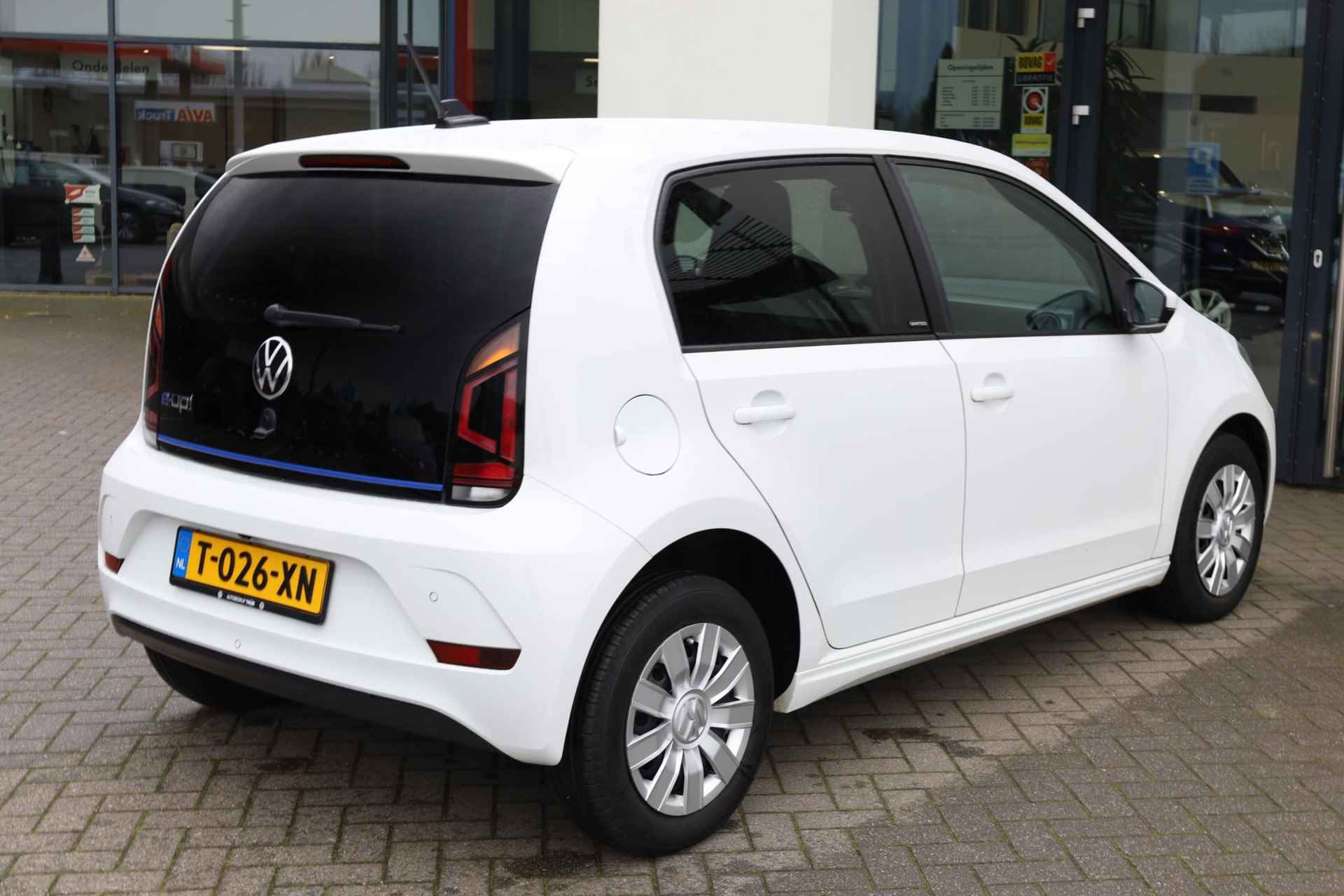 Volkswagen e-Up! e-up! 83PK / 61kW, 37KW Accu, climatronic, lederen multifunctioneel stuurwiel, cruise control, privacy glas, achteruitrijcamera, parkeersensoren, stoelverwarming, voorruit verwarming, lane assist, licht en regensensor, elektrische verstelbare en verwarmbare spiegels - 5/21