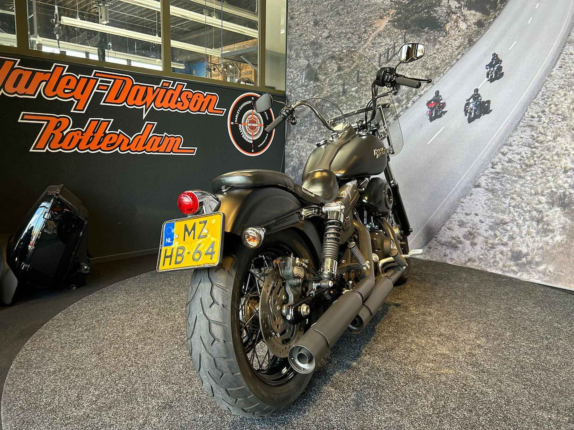 Harley-Davidson FXDB DYNA STREET BOB - 3/10