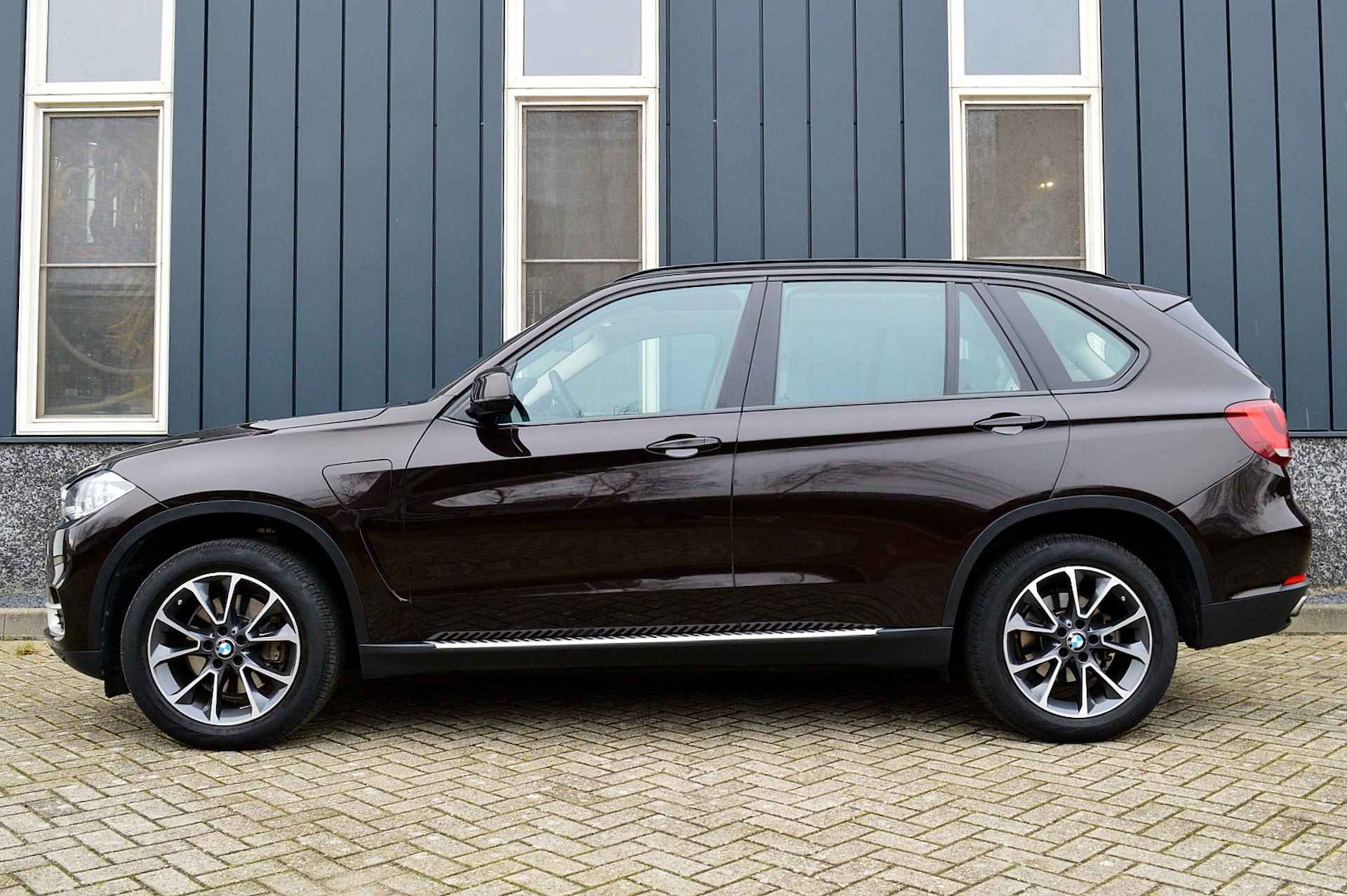 BMW X5 40e High Executive Rijklaarprijs-Garantie Paniorama dak Leder Navigatie Led - 2/39