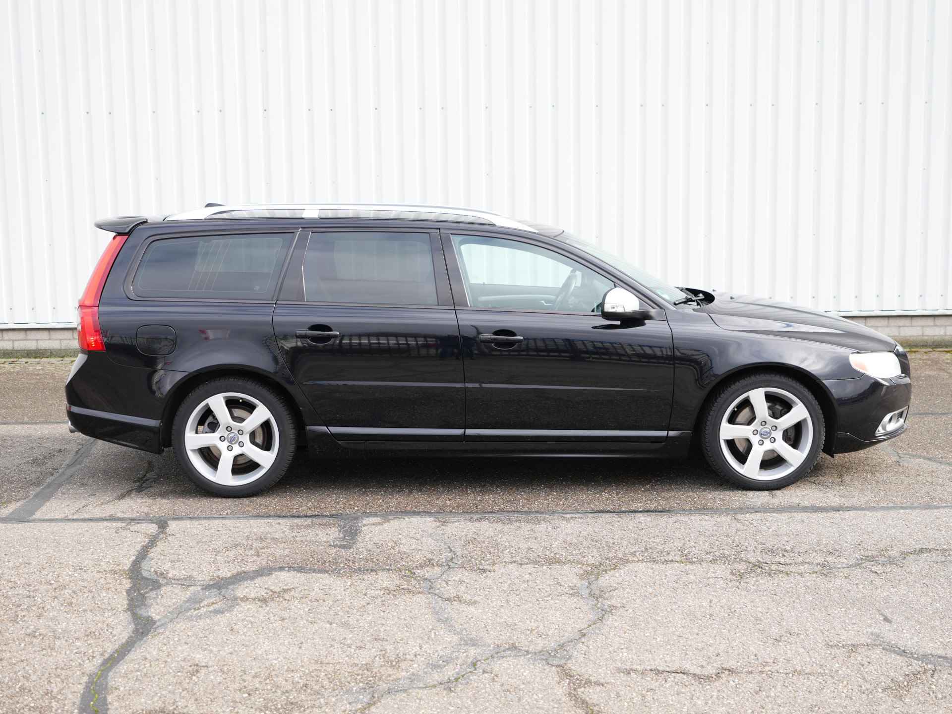 Volvo V70 2.0T R-Edition Electr. Achterklep | Stoelverwarming | Lederen Bekleding | Navi | Parkeersensoren | - 34/35