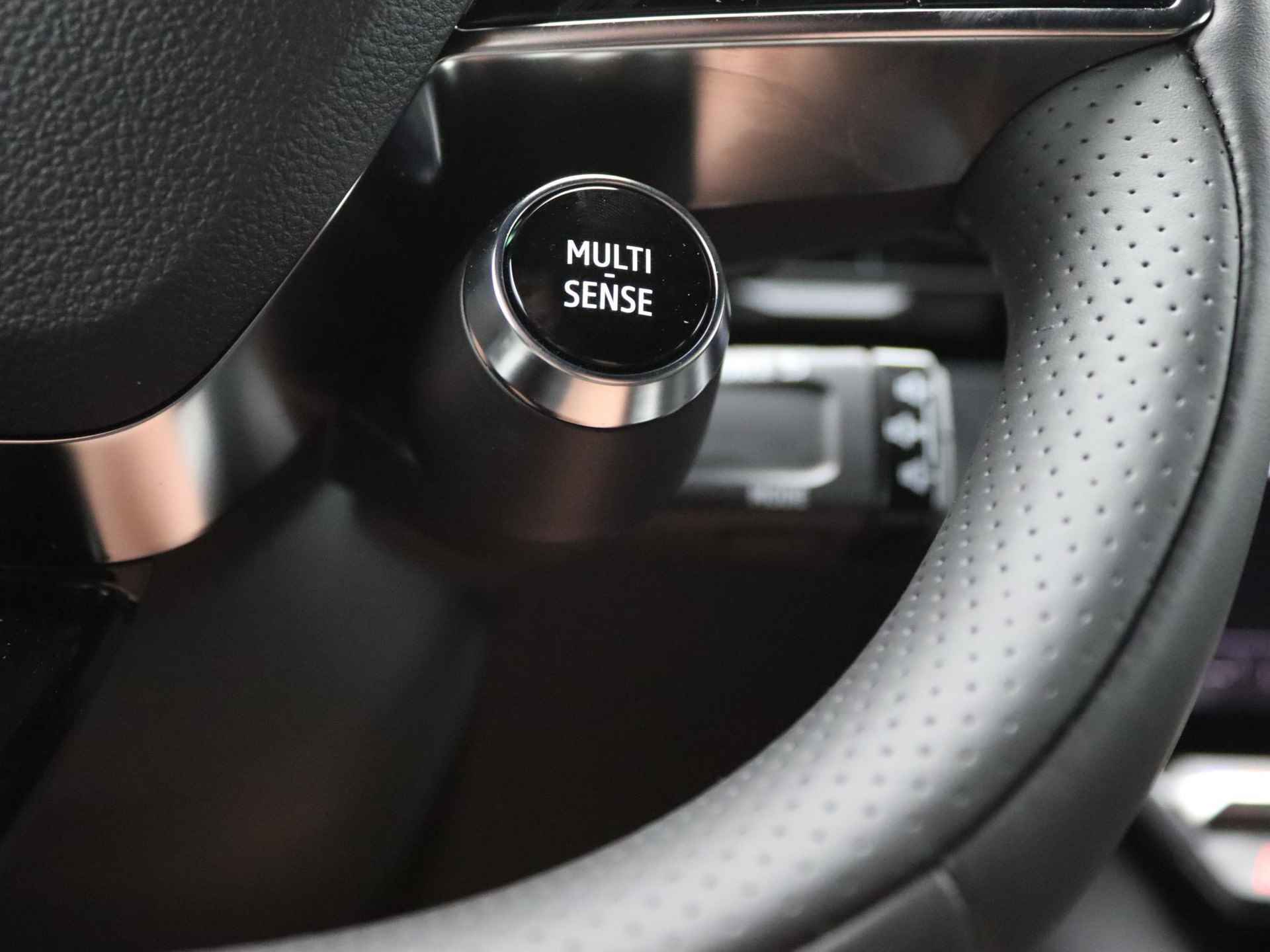 Renault Megane E-Tech EV60 Optimum Charge Iconic | Harmen Kardon | Lederen bekleding | 360 graden camera | Stoel- en stuurwielverwarming | - 35/51