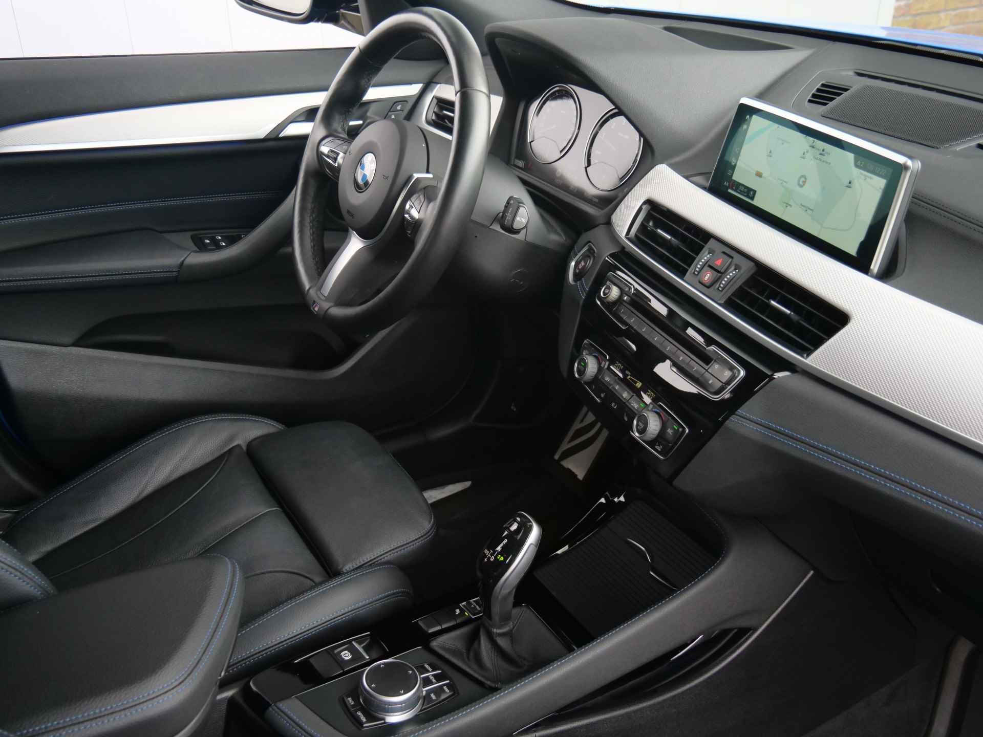 BMW X2 sDrive20i 192pk High Executive Automaat M-pakket LED / Head-up display / 19 Inch / Camera - 28/47