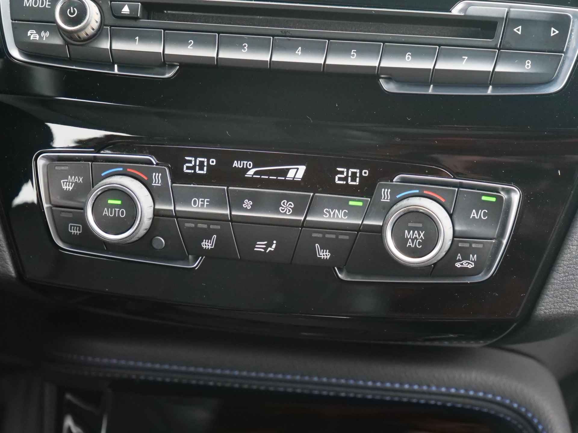 BMW X2 sDrive20i 192pk High Executive Automaat M-pakket LED / Head-up display / 19 Inch / Camera - 30/47