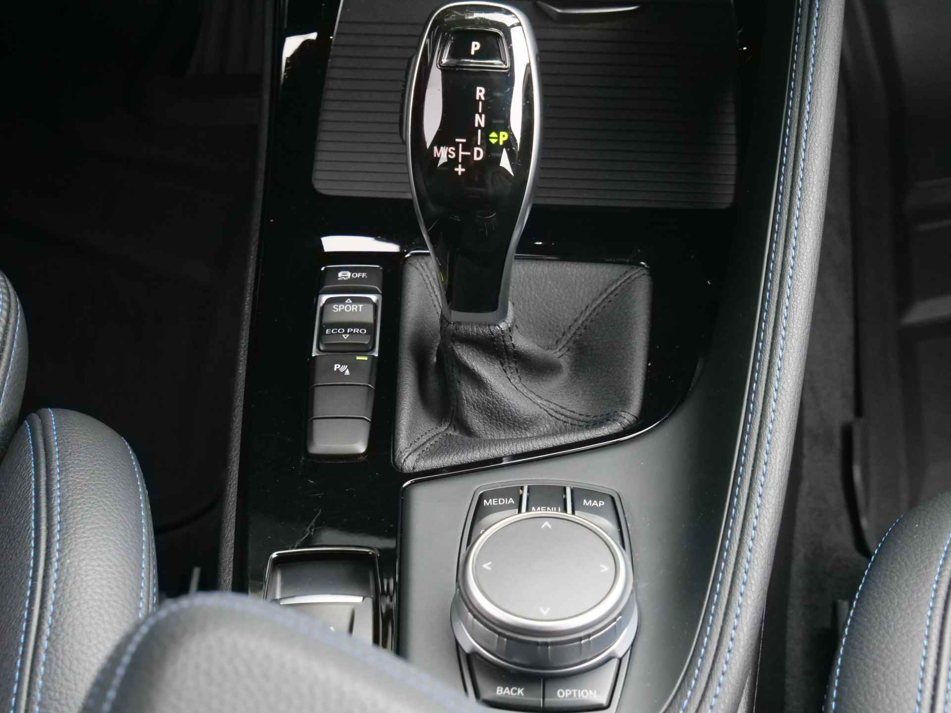 BMW X2 sDrive20i 192pk High Executive Automaat M-pakket LED / Head-up display / 19 Inch / Camera - 31/47