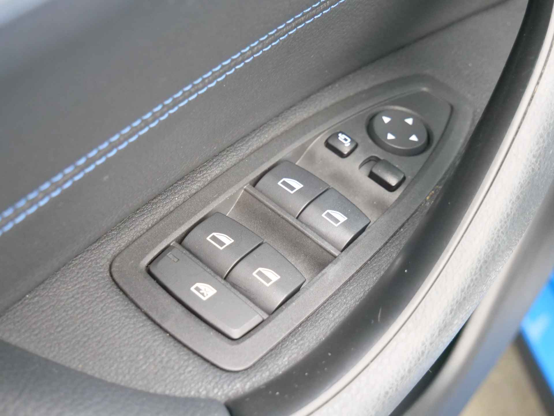 BMW X2 sDrive20i 192pk High Executive Automaat M-pakket LED / Head-up display / 19 Inch / Camera - 35/47