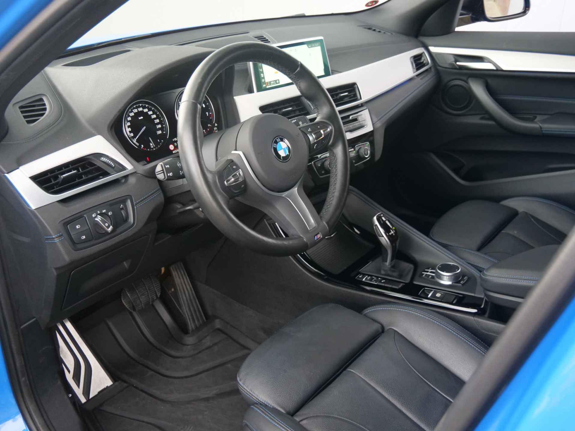 BMW X2 sDrive20i 192pk High Executive Automaat M-pakket LED / Head-up display / 19 Inch / Camera - 39/47