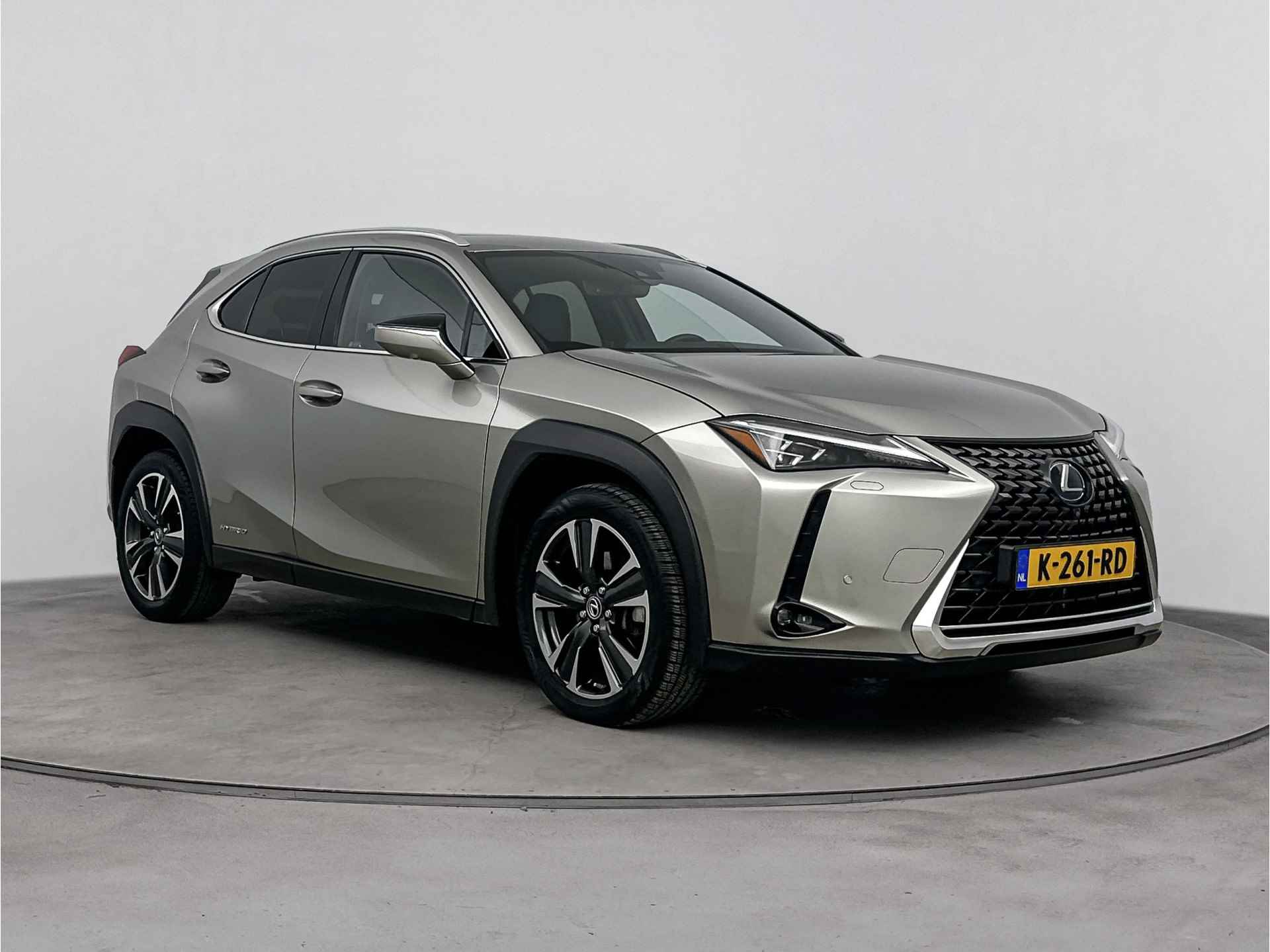 Lexus UX 250h Executive Line | President Pack | Mark Levinson | Glazen Schuif-/kanteldak | Lederen bekleding | Triple LED | Navigatie | Rondomzicht camera | - 19/49