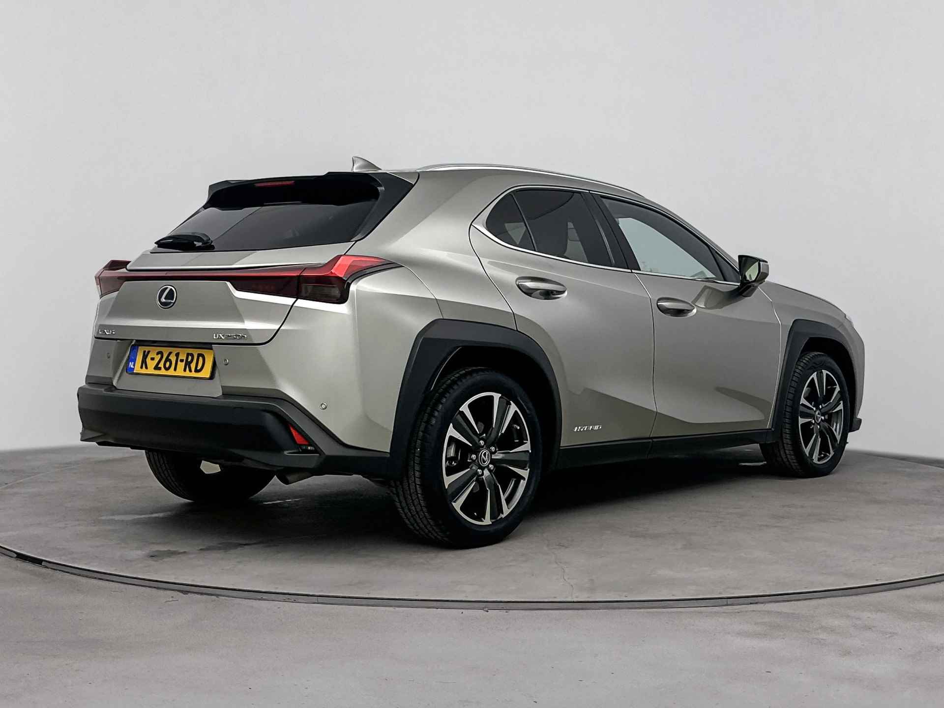 Lexus UX 250h Executive Line | President Pack | Mark Levinson | Glazen Schuif-/kanteldak | Lederen bekleding | Triple LED | Navigatie | Rondomzicht camera | - 20/49