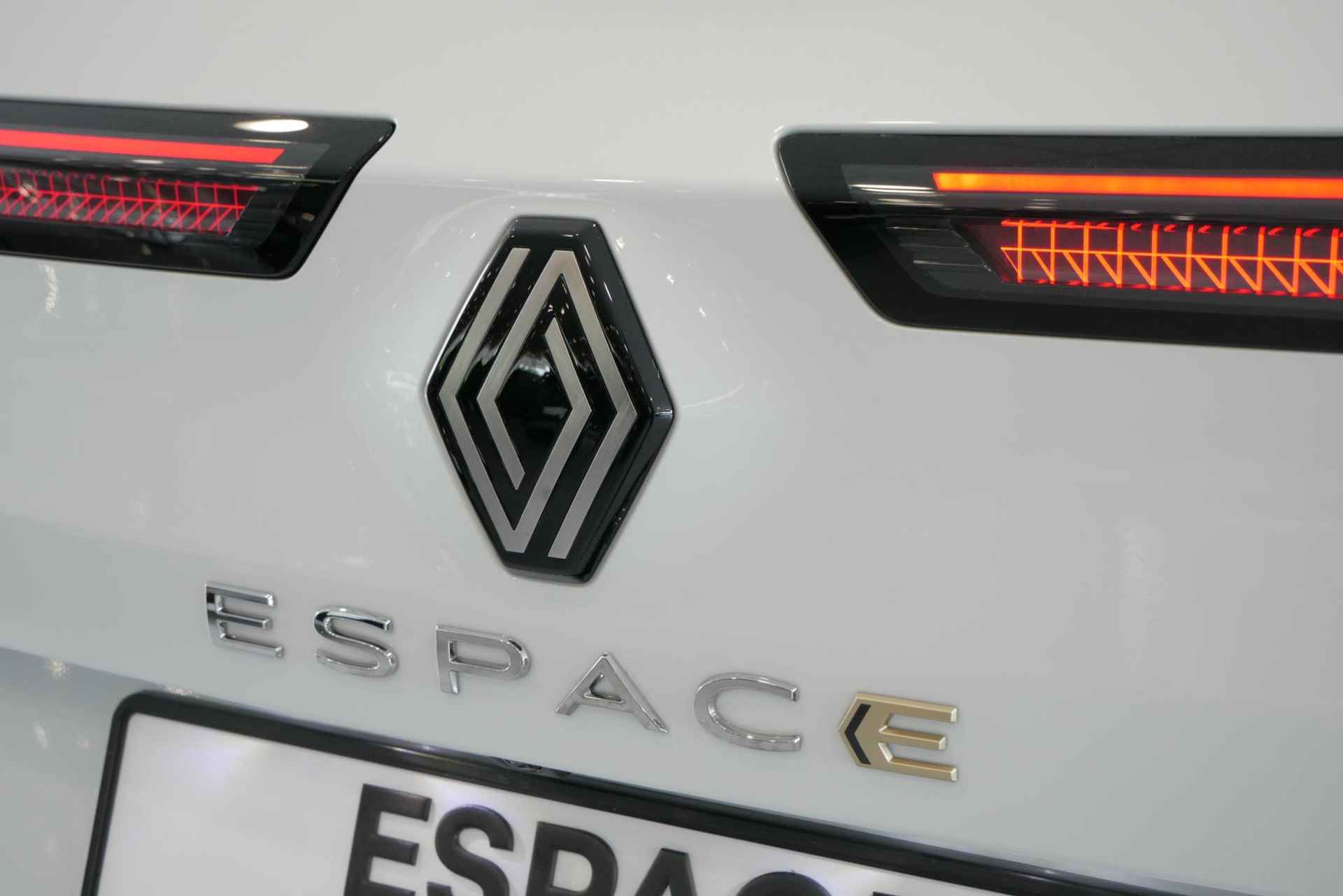 Renault Espace E-Tech Hybrid 200 iconic 7p. Uit voorraad leverbaar OP = OP - 35/49