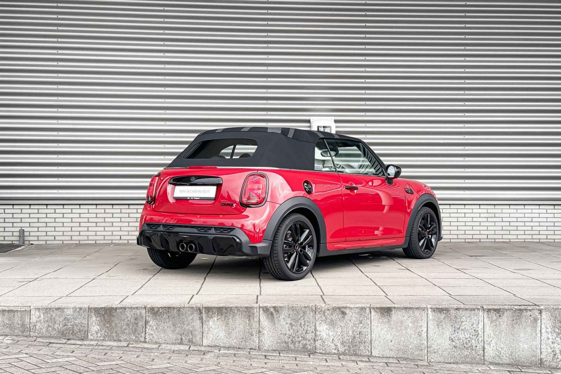 MINI Cabrio 2.0 Cooper S John Cooper Works /Harman Kardon /Head-up /Stuurwiel verwarmd /Achteruitrij camera | Selections - 4/26