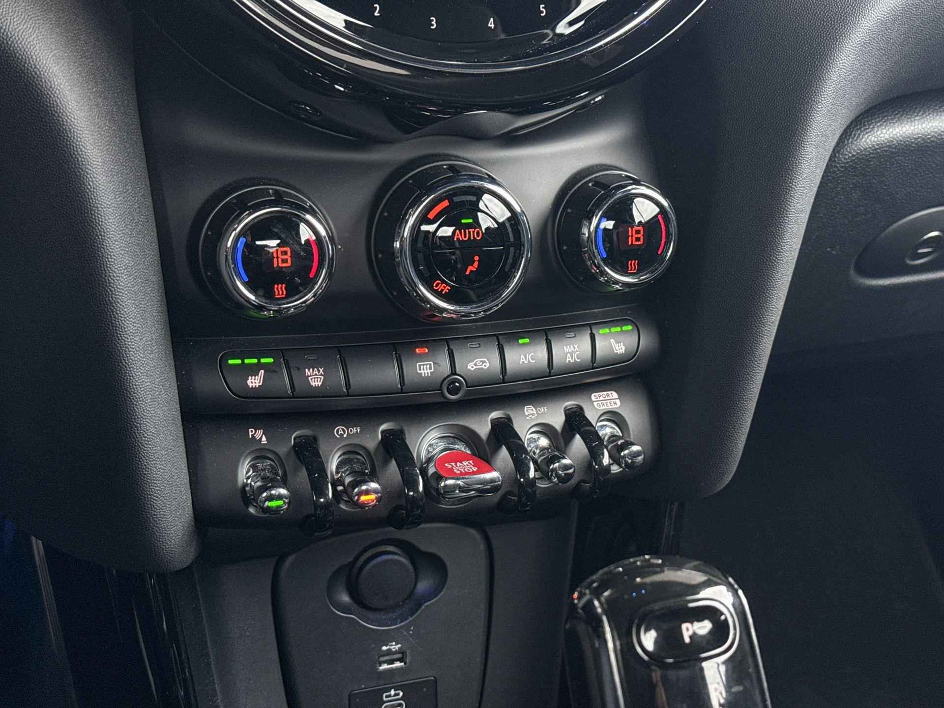 MINI Cabrio 2.0 Cooper S John Cooper Works /Harman Kardon /Head-up /Stuurwiel verwarmd /Achteruitrij camera | Selections - 21/26