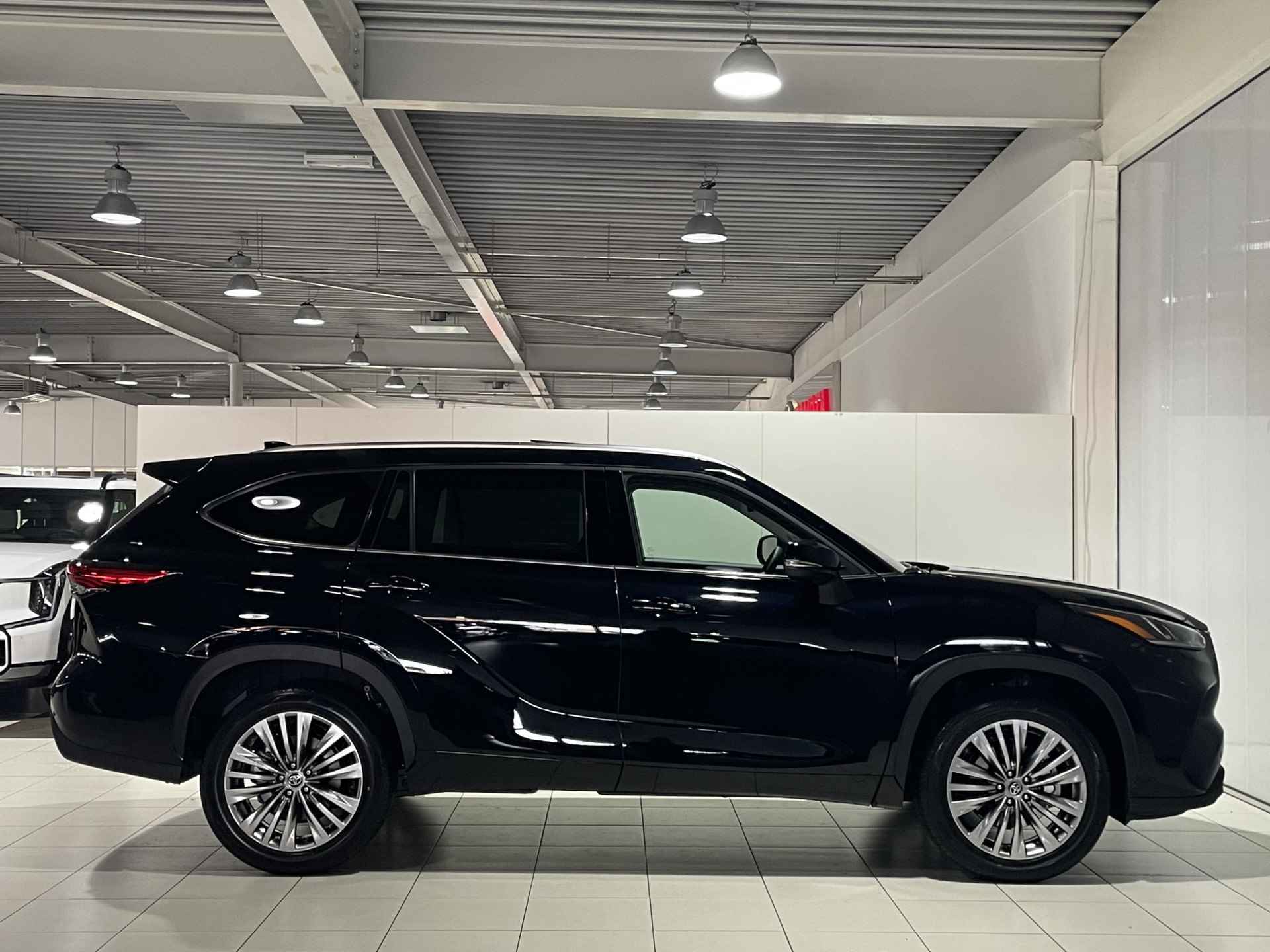 Toyota Highlander 2.5 AWD Hybrid Executive - 18/38