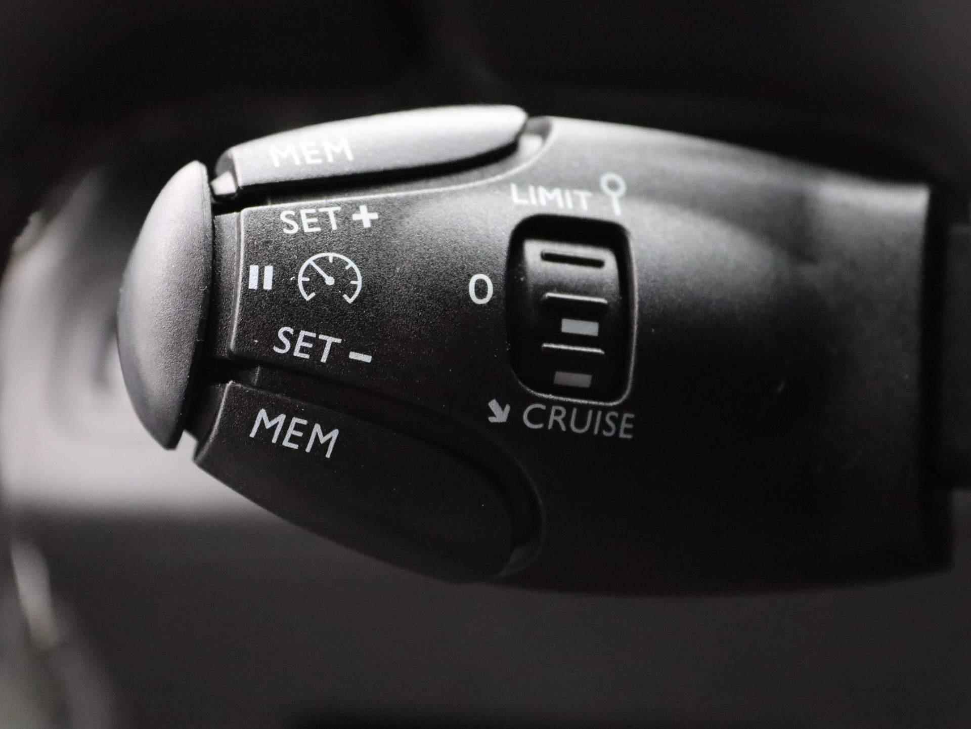 Peugeot 3008 1.6 PureTech Blue Lease Premium Automaat | Airco | Navigatie | Achteruitrijcamera | Cruise Control | - 24/47