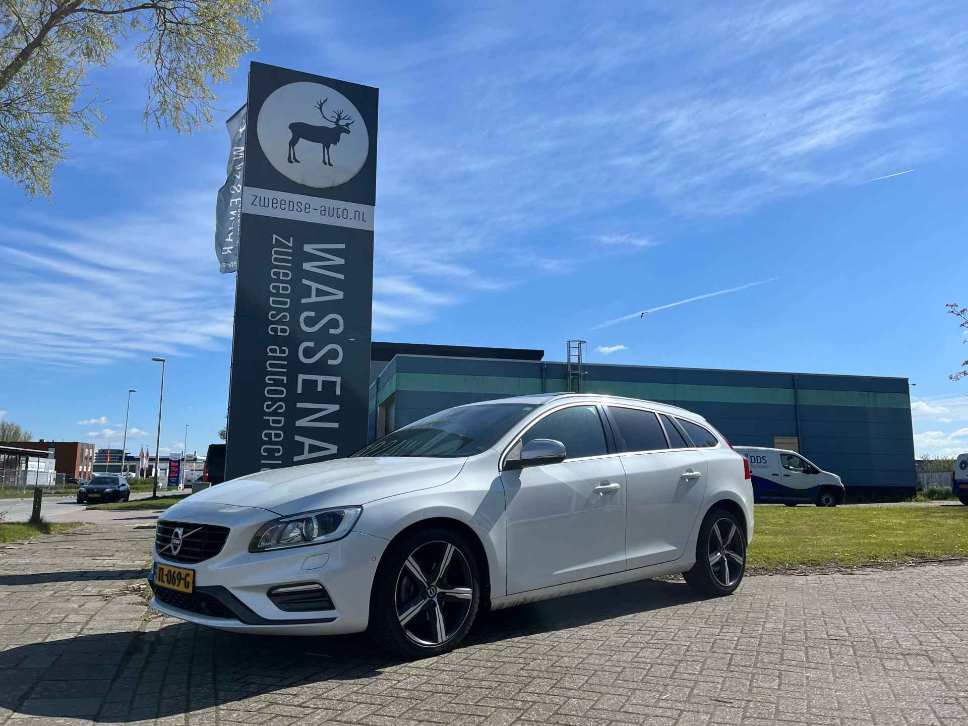 Volvo V60 T4 Business Sport Automaat | Rijklaarprijs | Leer | Open Dak | - 1/8