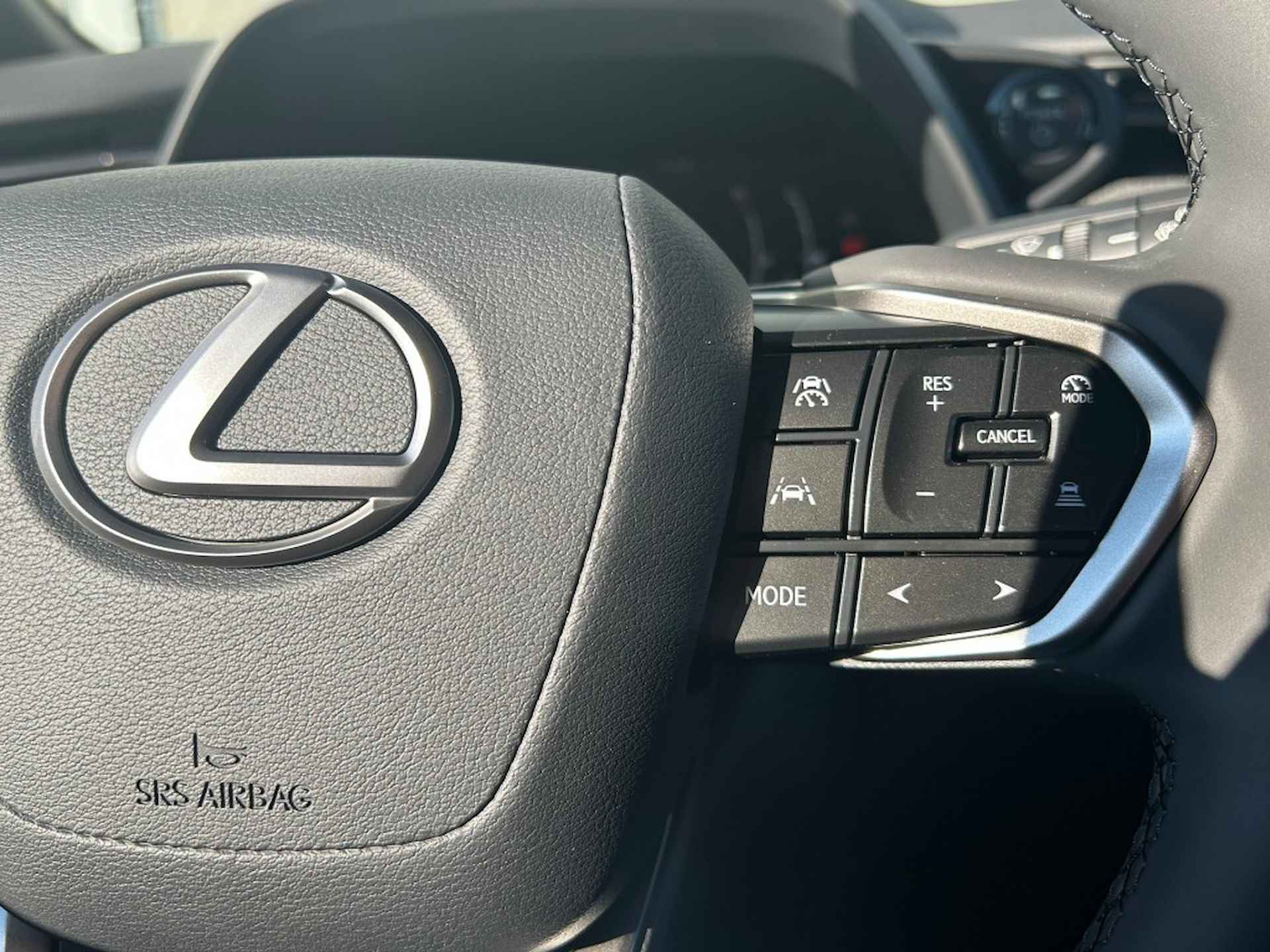 LEXUS Lbx BusinessLine 2WD - NIEUW - Dodehoeksensor - Stoelverwarming - 17/22