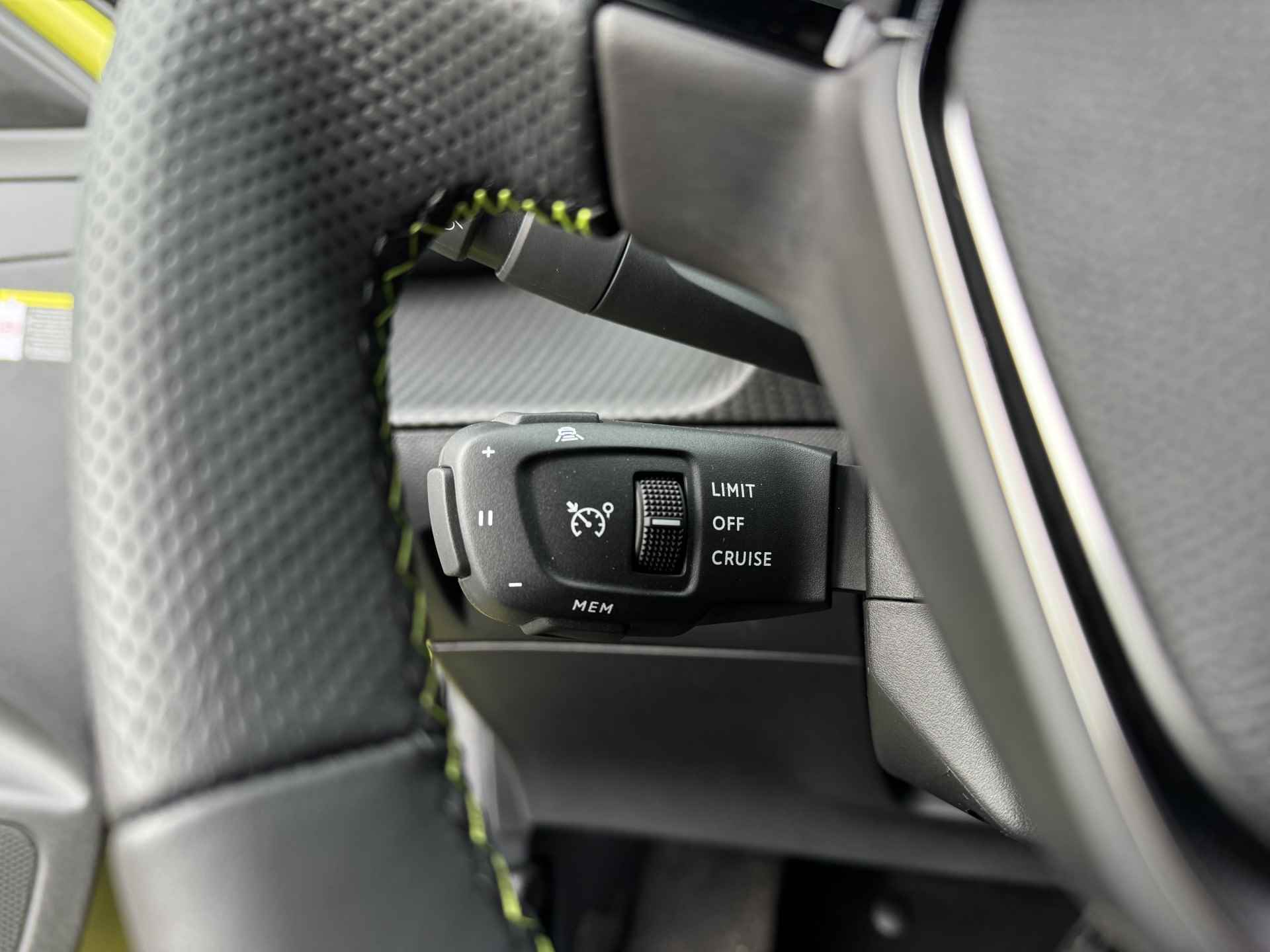 Peugeot e-208 EV GT 51 kWh | Navigatie | Camera voor/achter | Carplay | Warmetepomp | Keyless - 40/43