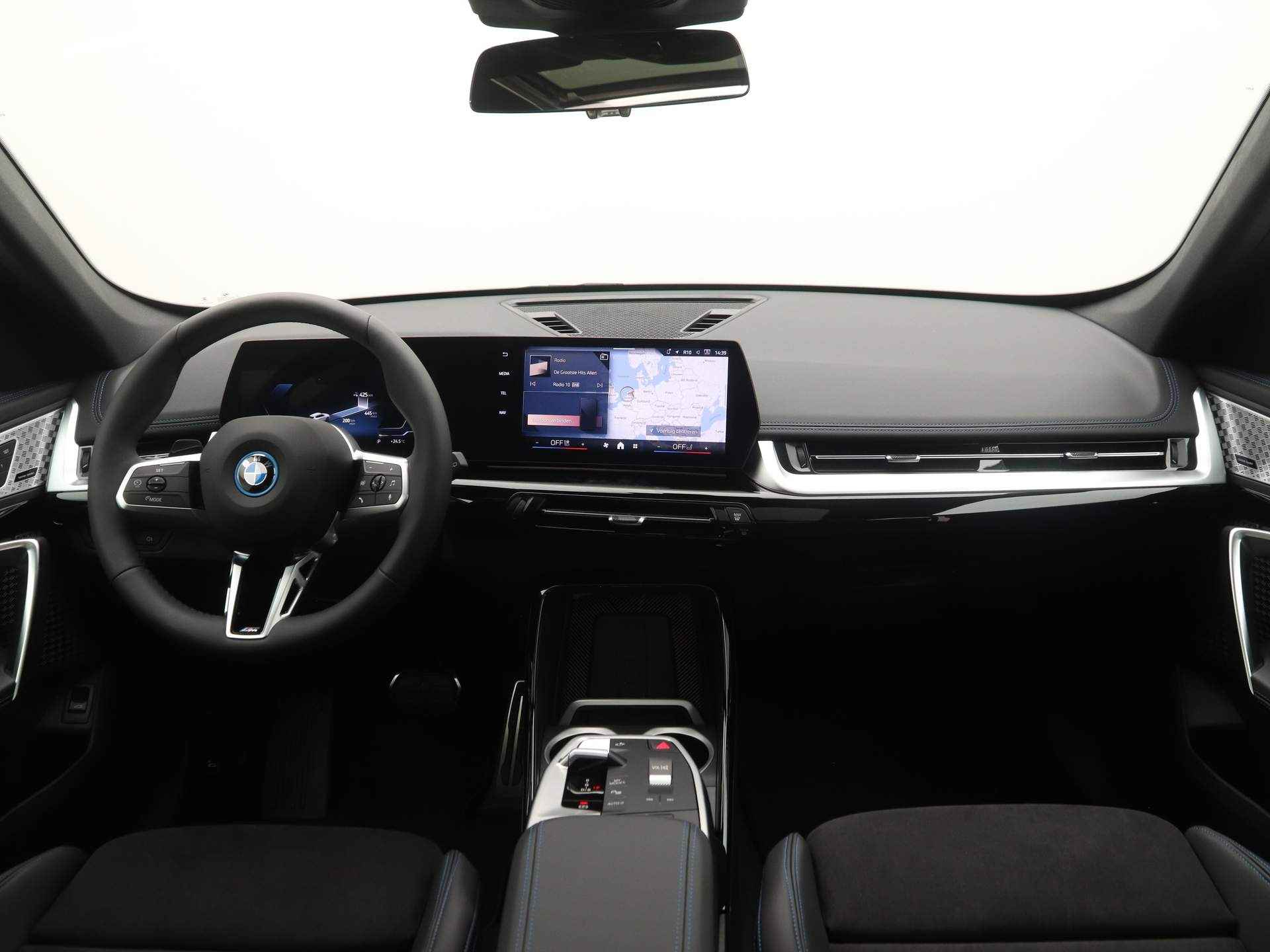 BMW iX1 eDrive20 M Sport - 19/24