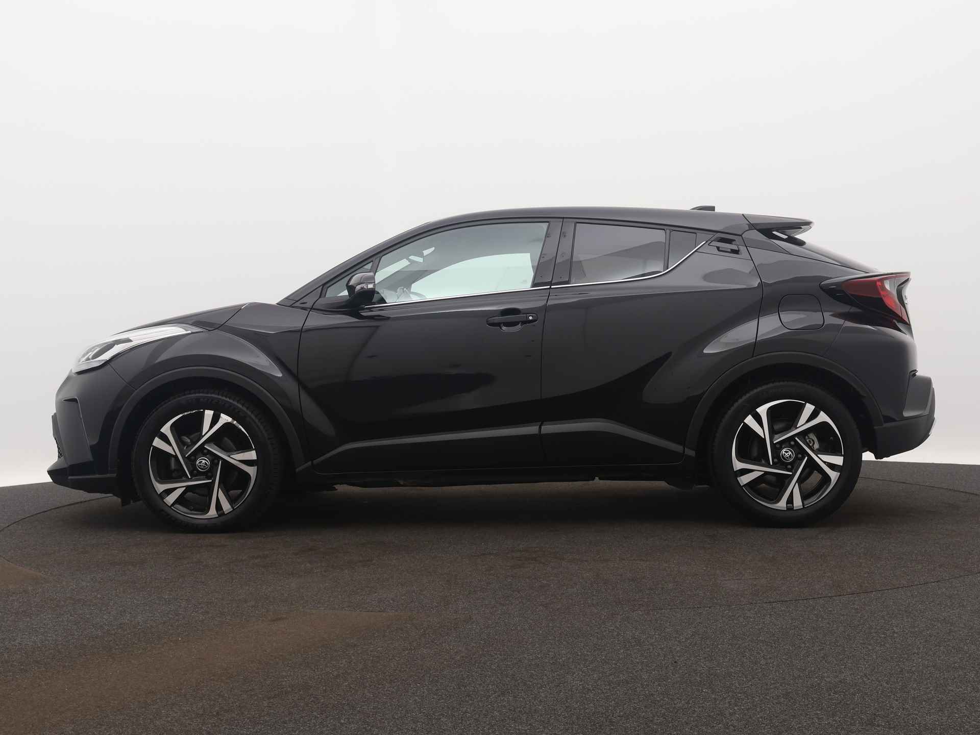 Toyota C-HR 2.0 Hybrid Dynamic Limited | Parkeersensoren | Climate Control | Cruise Control Adaptief | LM velgen | Stoelverwarming | - 4/42