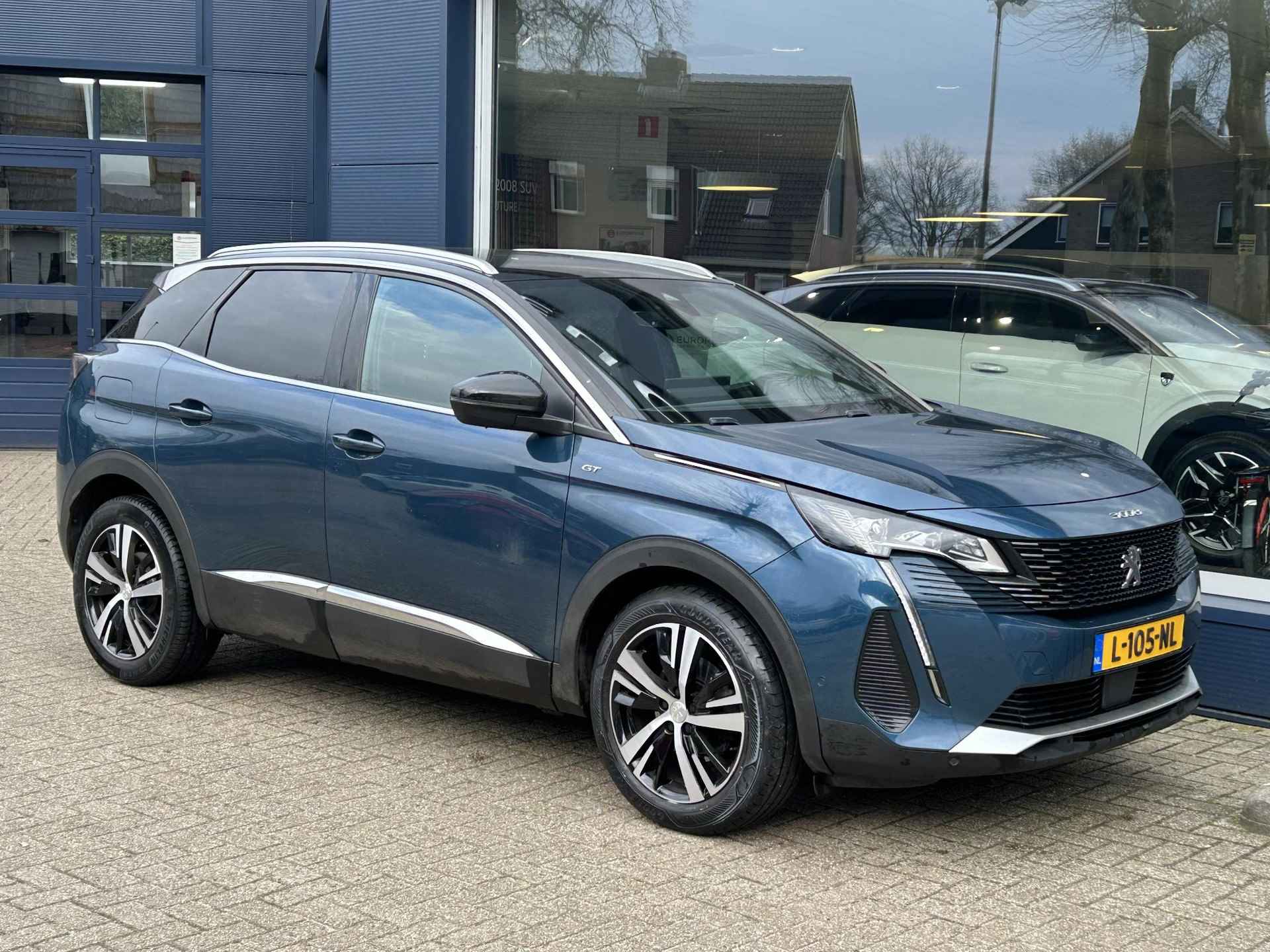 Peugeot 3008 GT 1.2 Turbo 130 PK | Meest Luxe Versie | Alcantara Massagestoelen met Stoelverwarming | Navigatie | Keyless Entry | Elektrische Kofferklep | Afneembare Trekhaak 1400KG | Camera | Climate Control | Adaptieve Cruise Control. - 2/49