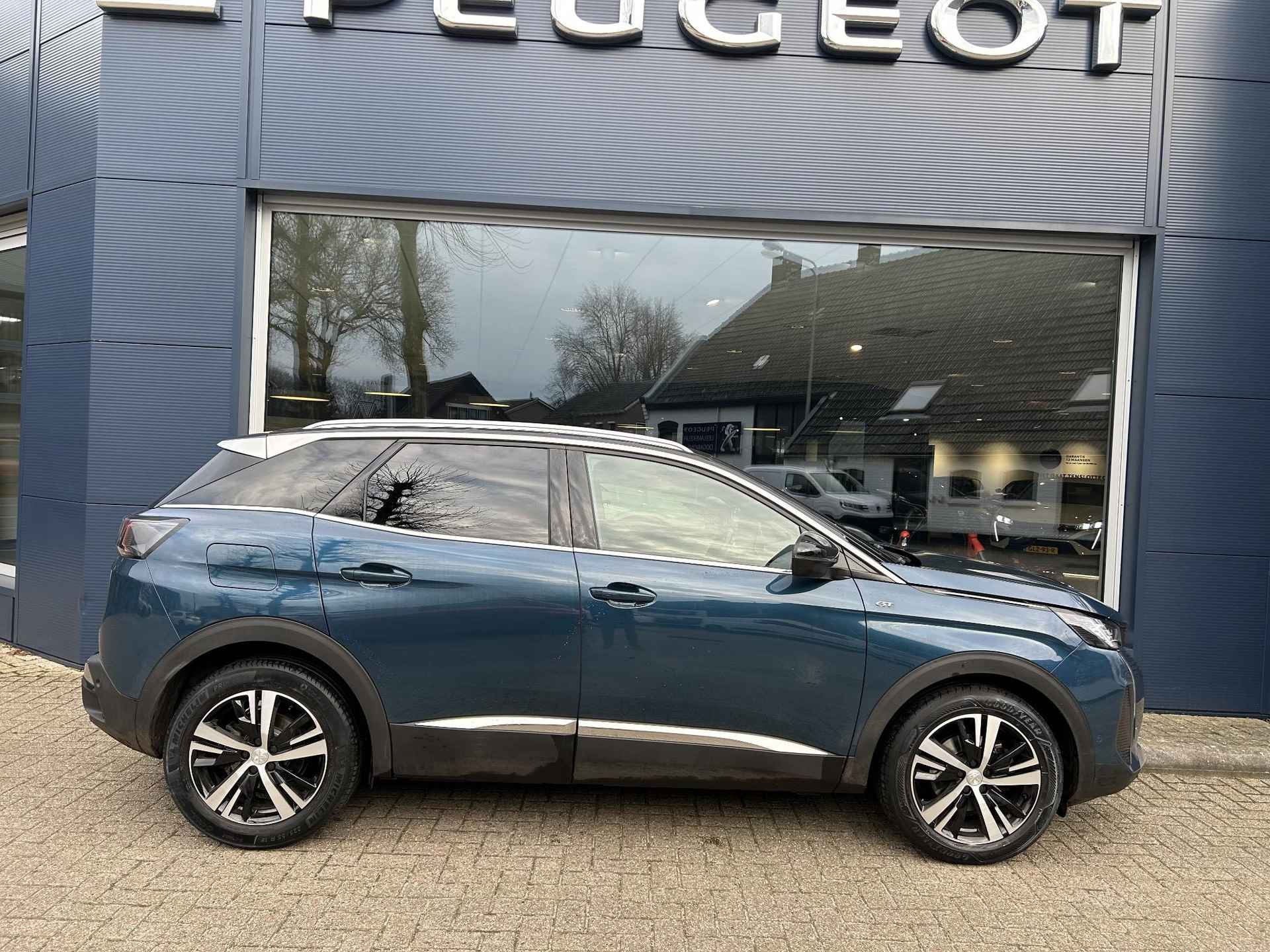 Peugeot 3008 GT 1.2 Turbo 130 PK | Meest Luxe Versie | Alcantara Massagestoelen met Stoelverwarming | Navigatie | Keyless Entry | Elektrische Kofferklep | Afneembare Trekhaak 1400KG | Camera | Climate Control | Adaptieve Cruise Control. - 4/49