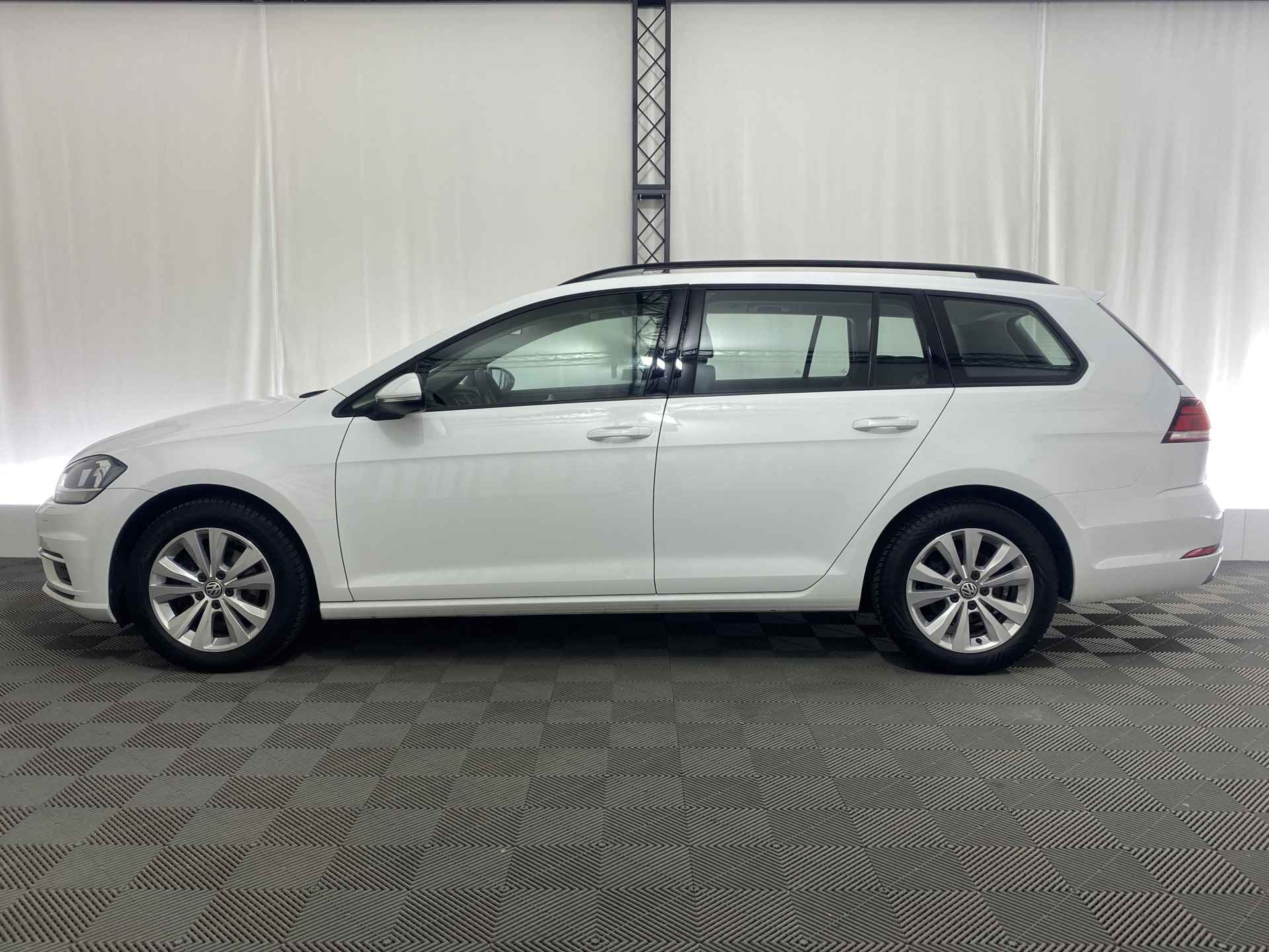 Volkswagen GOLF Variant 1.0 TSI Comfortline | Apple Carplay | Trekhaak | ACC | Achteruitrijcamera | - 9/39