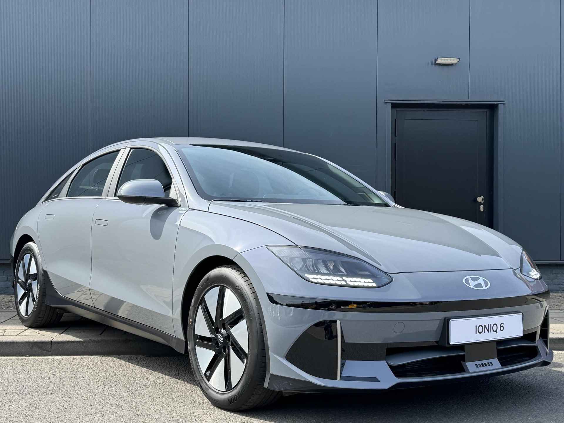 Hyundai IONIQ 6 Style 77 kWh | €13.435 KORTING | WARMTEPOMP | V2L | APPLE CARPLAY & ANDROID AUTO | ADAPTIEVE CRUISECONTROL | 18 INCH | - 3/31