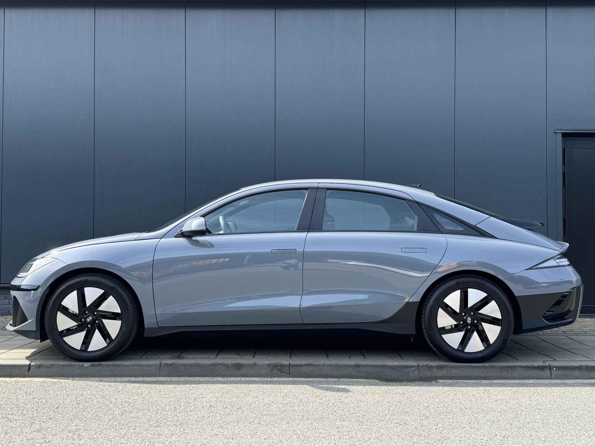 Hyundai IONIQ 6 Style 77 kWh | €13.435 KORTING | WARMTEPOMP | V2L | APPLE CARPLAY & ANDROID AUTO | ADAPTIEVE CRUISECONTROL | 18 INCH | - 5/31