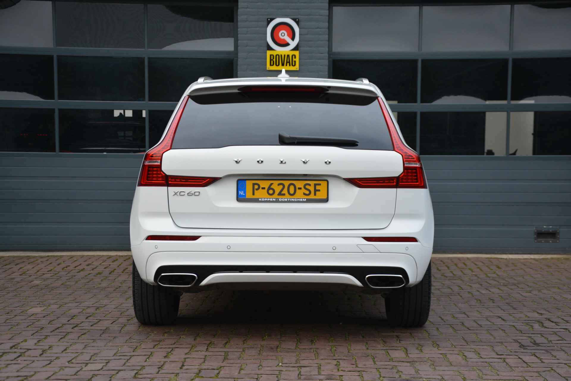 Volvo XC60 2.0 T5 R-Design - 7/35