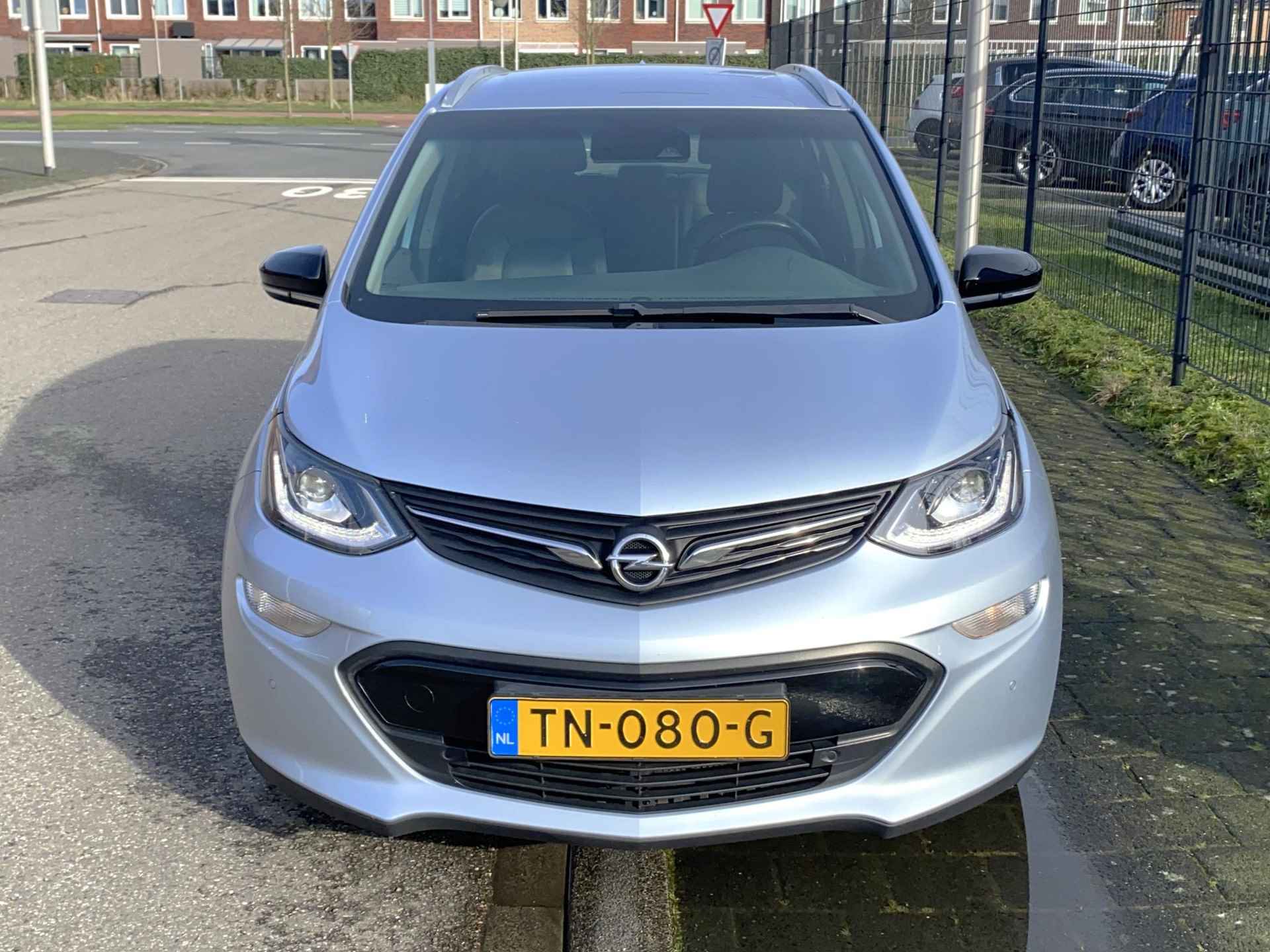 Opel Ampera-E Business Executive 60 kWh HV Accu nieuw eind '22! Zeer compleet met o.a. lederen bekleding, Bose soundsystem, stoel- én achterbankverwarming, camera, nieuwe APK, etc. - 8/38