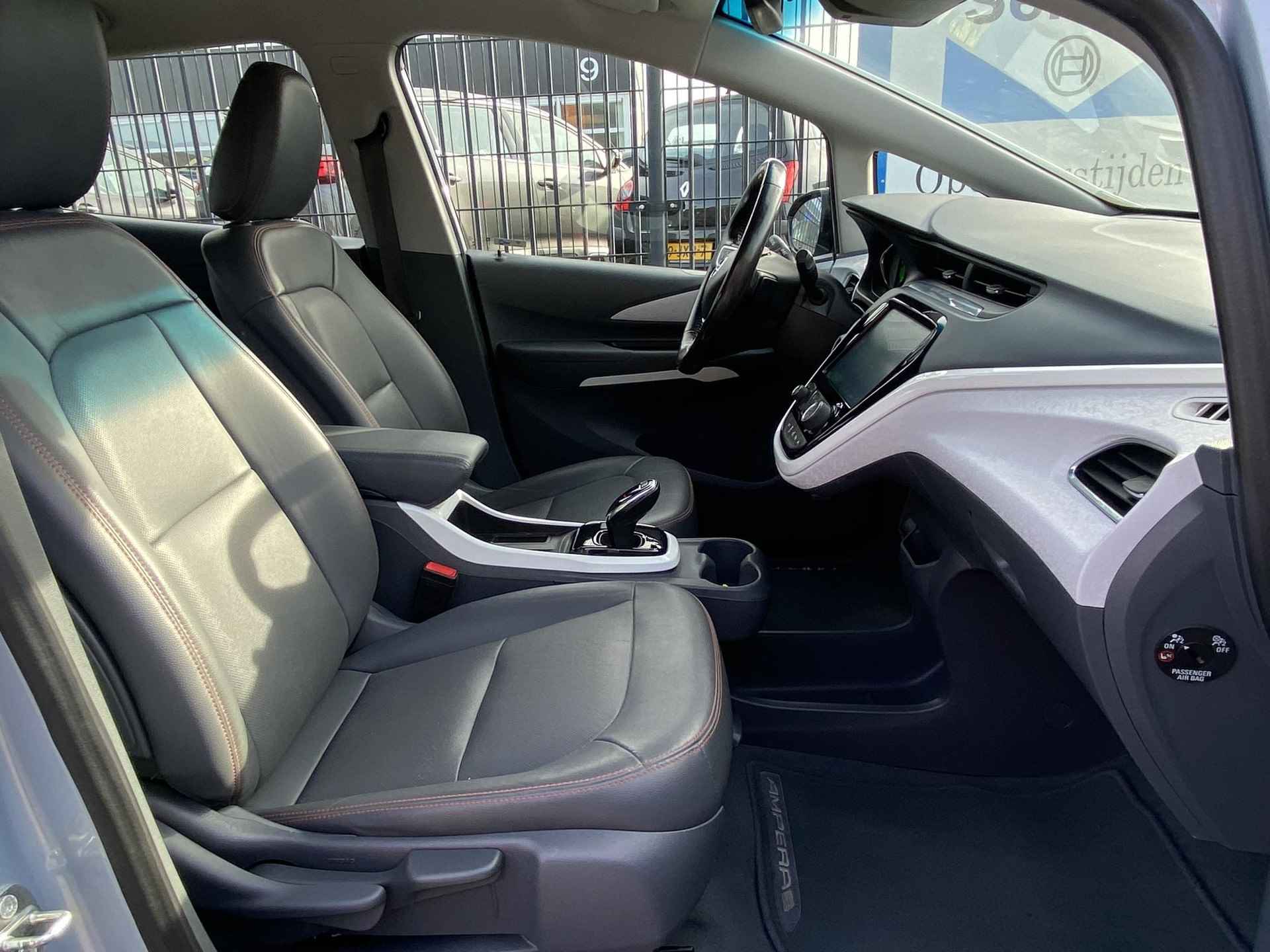 Opel Ampera-E Business Executive 60 kWh HV Accu nieuw eind '22! Zeer compleet met o.a. lederen bekleding, Bose soundsystem, stoel- én achterbankverwarming, camera, nieuwe APK, etc. - 16/38