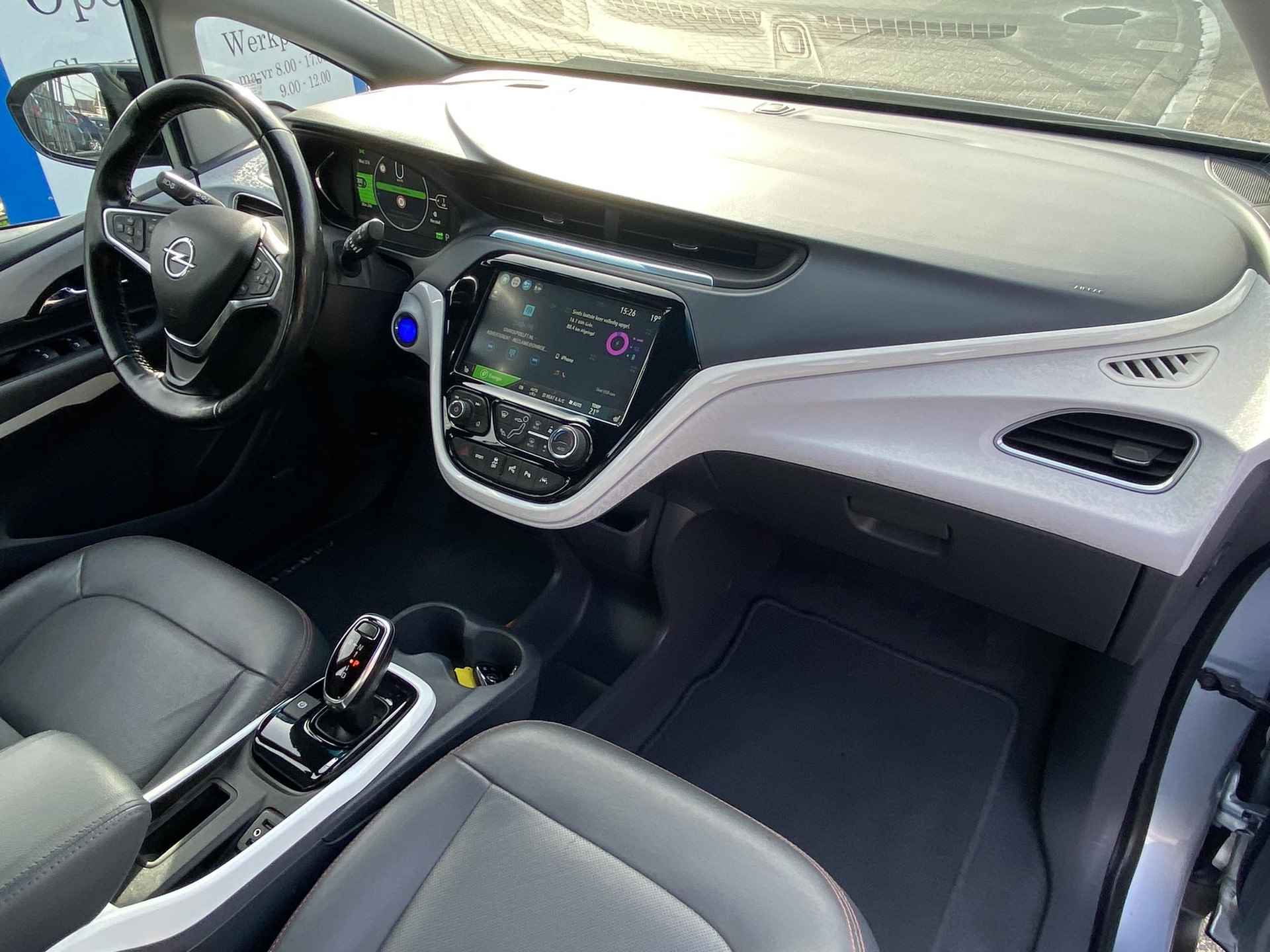 Opel Ampera-E Business Executive 60 kWh HV Accu nieuw eind '22! Zeer compleet met o.a. lederen bekleding, Bose soundsystem, stoel- én achterbankverwarming, camera, nieuwe APK, etc. - 17/38