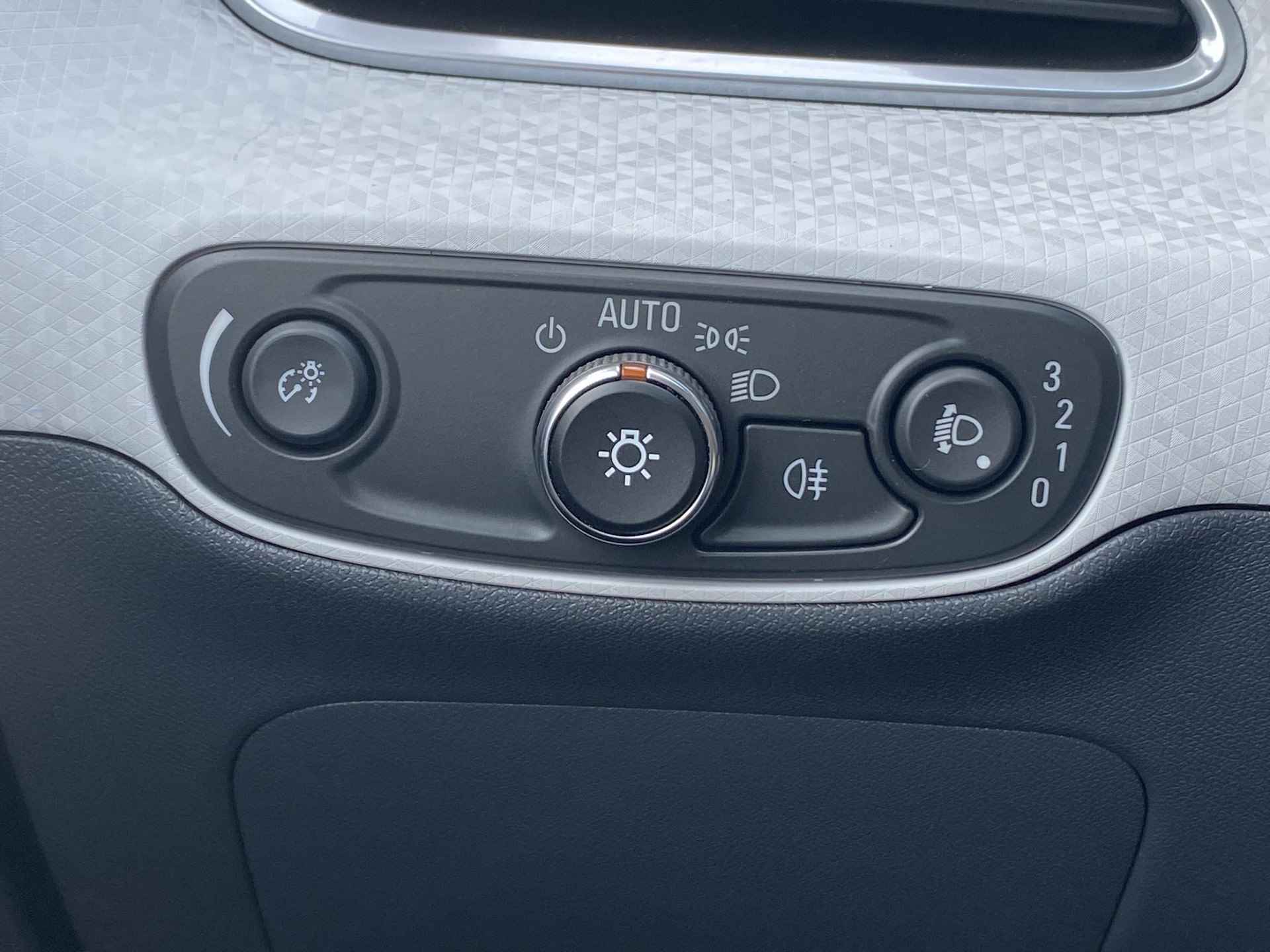 Opel Ampera-E Business Executive 60 kWh HV Accu nieuw eind '22! Zeer compleet met o.a. lederen bekleding, Bose soundsystem, stoel- én achterbankverwarming, camera, nieuwe APK, etc. - 21/38