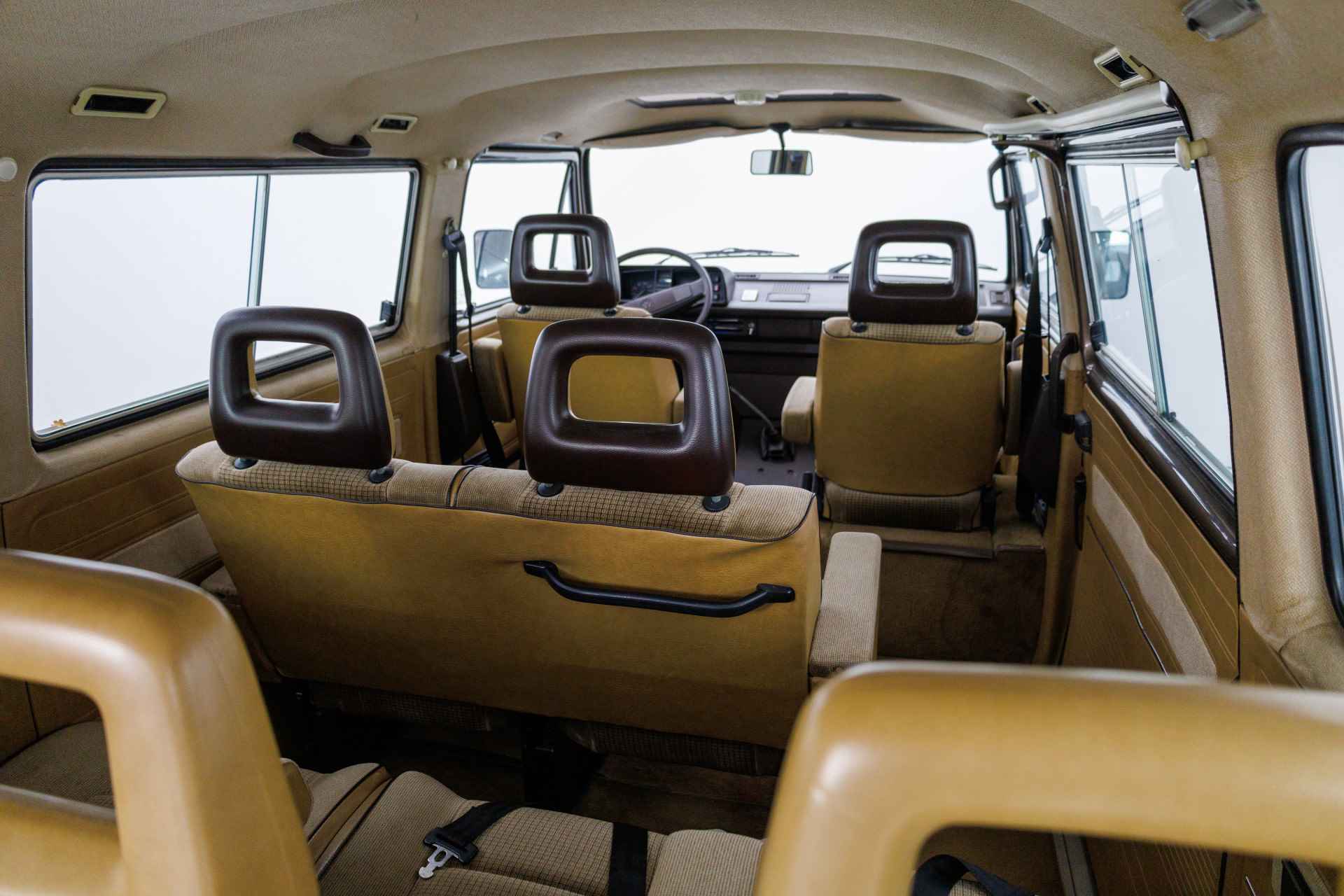 Volkswagen Caravelle T3 1.9i 66KW GL DE LUXE 7-persoons Luxe uitvoering met Open dak, Luxe stoelen, Ventilatie achterin, Armsteunen, Getint glas, uitklapbare instap - 2/29