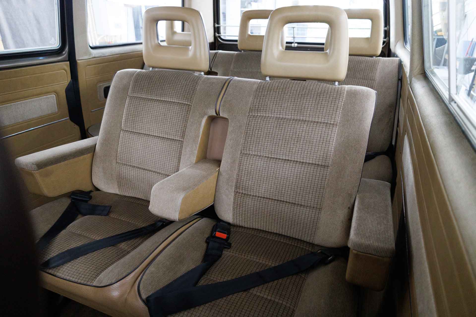 Volkswagen Caravelle T3 1.9i 66KW GL DE LUXE 7-persoons Luxe uitvoering met Open dak, Luxe stoelen, Ventilatie achterin, Armsteunen, Getint glas, uitklapbare instap - 4/29