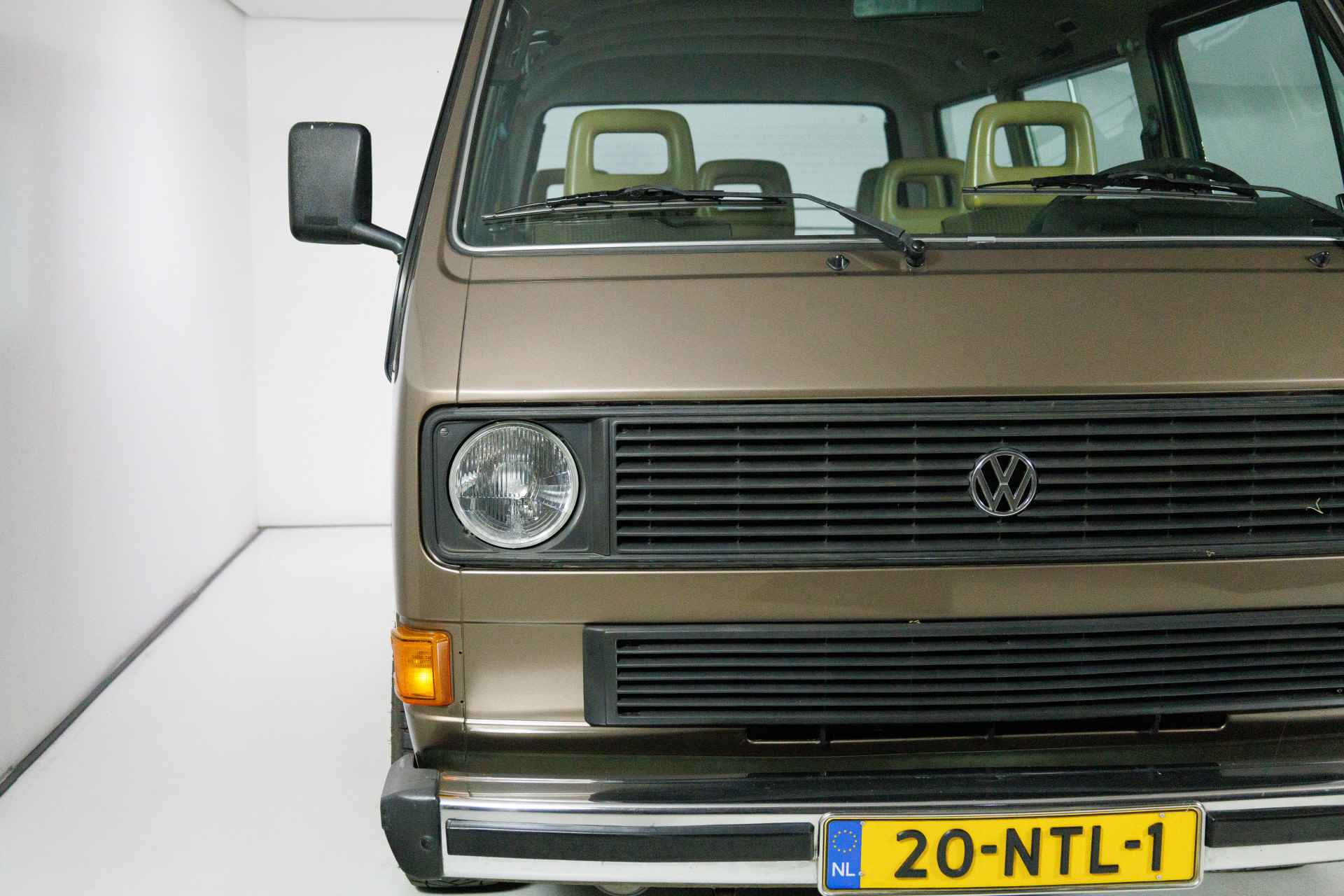 Volkswagen Caravelle T3 1.9i 66KW GL DE LUXE 7-persoons Luxe uitvoering met Open dak, Luxe stoelen, Ventilatie achterin, Armsteunen, Getint glas, uitklapbare instap - 9/29