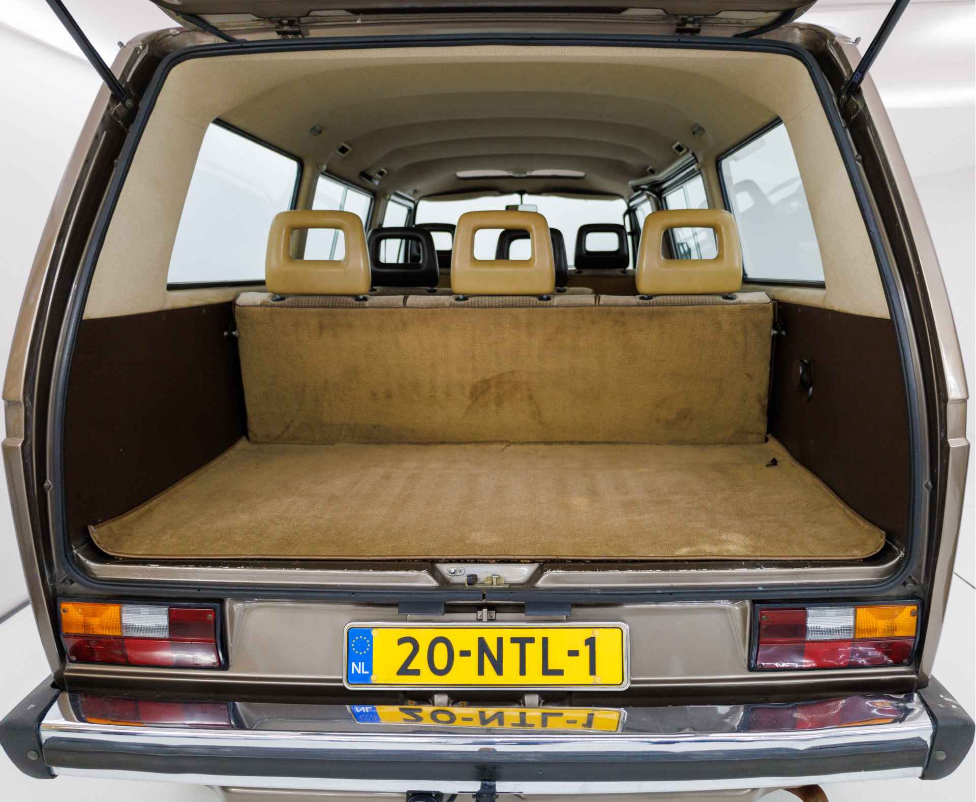 Volkswagen Caravelle T3 1.9i 66KW GL DE LUXE 7-persoons Luxe uitvoering met Open dak, Luxe stoelen, Ventilatie achterin, Armsteunen, Getint glas, uitklapbare instap - 15/29