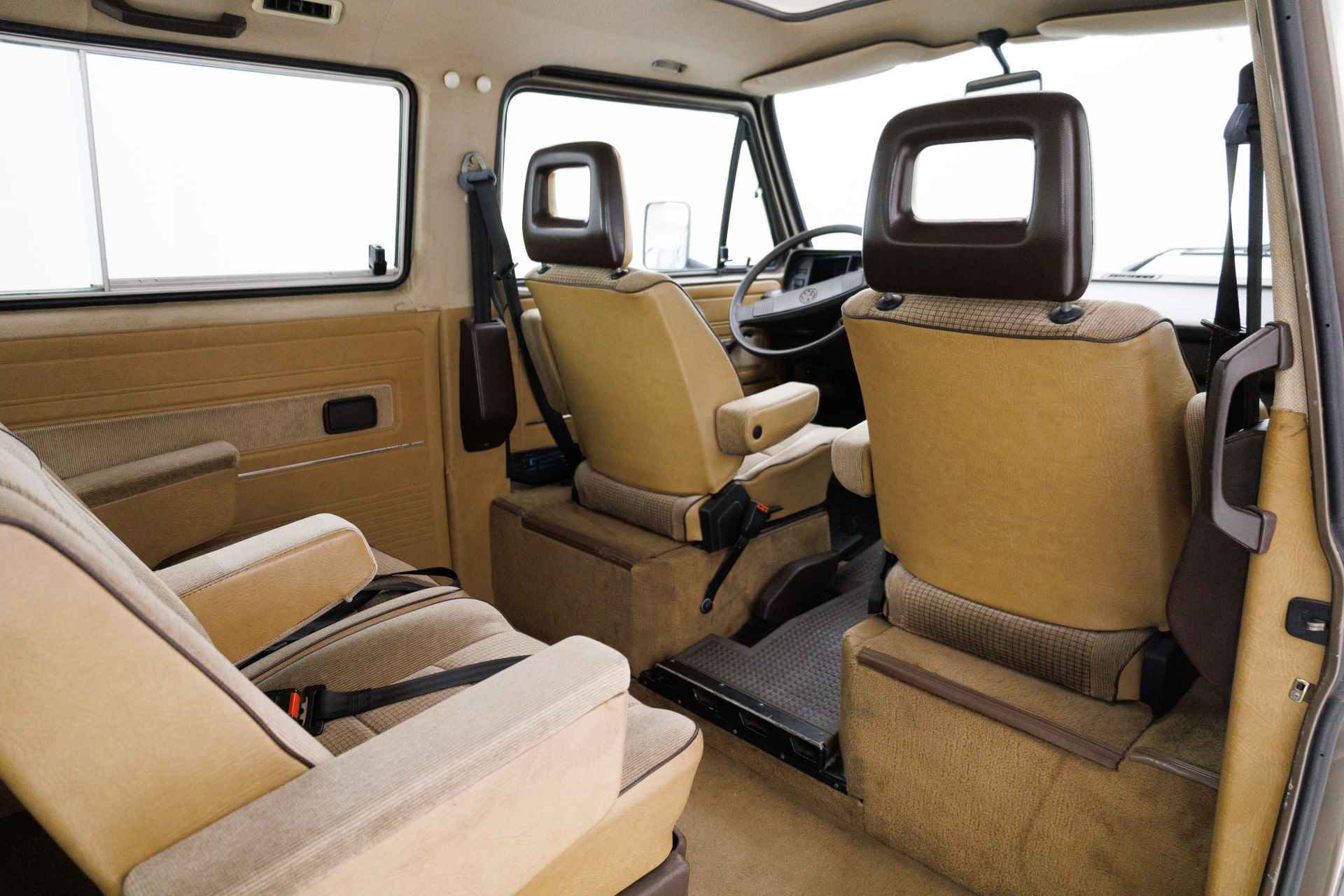 Volkswagen Caravelle T3 1.9i 66KW GL DE LUXE 7-persoons Luxe uitvoering met Open dak, Luxe stoelen, Ventilatie achterin, Armsteunen, Getint glas, uitklapbare instap - 18/29