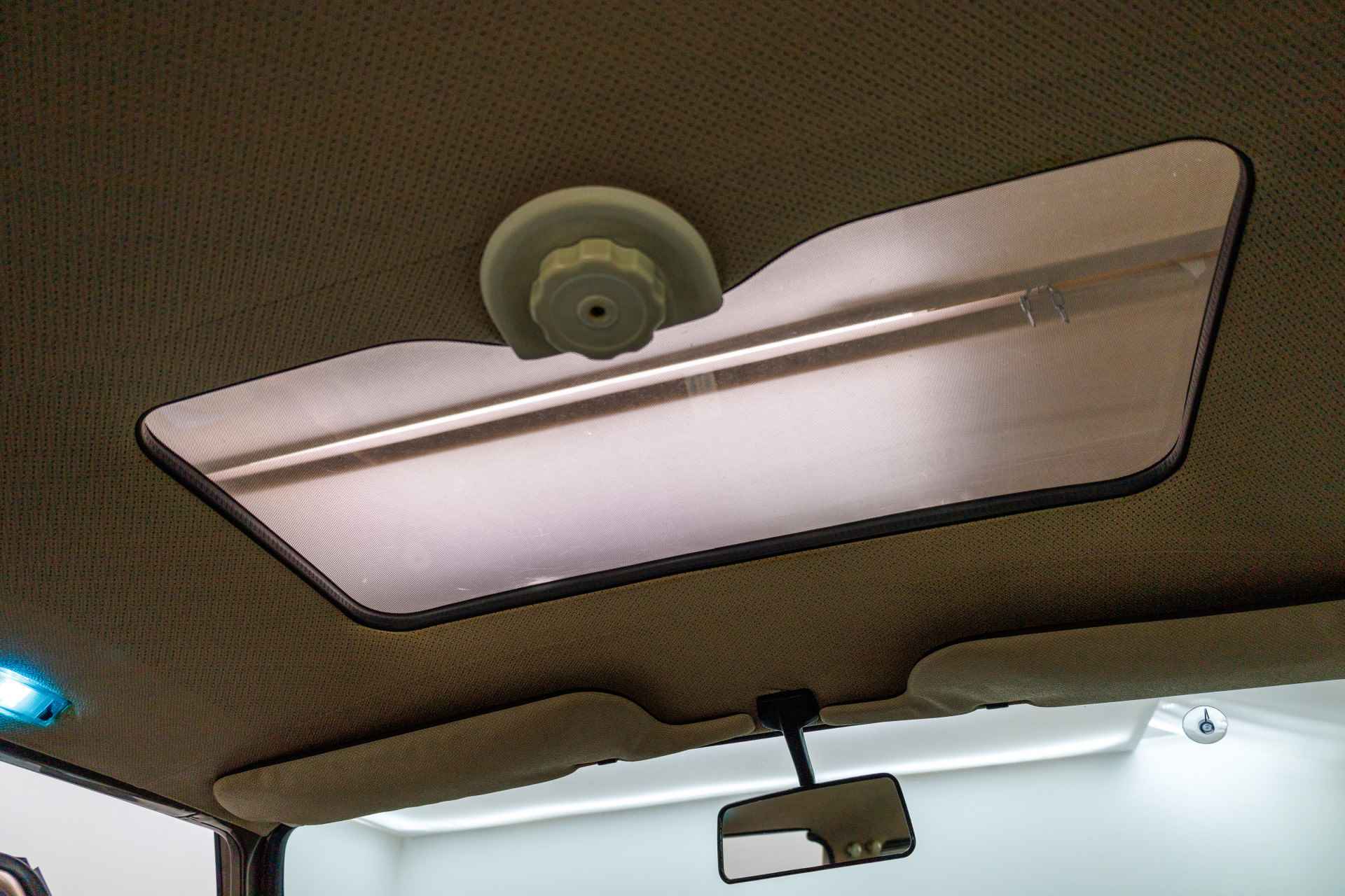 Volkswagen Caravelle T3 1.9i 66KW GL DE LUXE 7-persoons Luxe uitvoering met Open dak, Luxe stoelen, Ventilatie achterin, Armsteunen, Getint glas, uitklapbare instap - 21/29