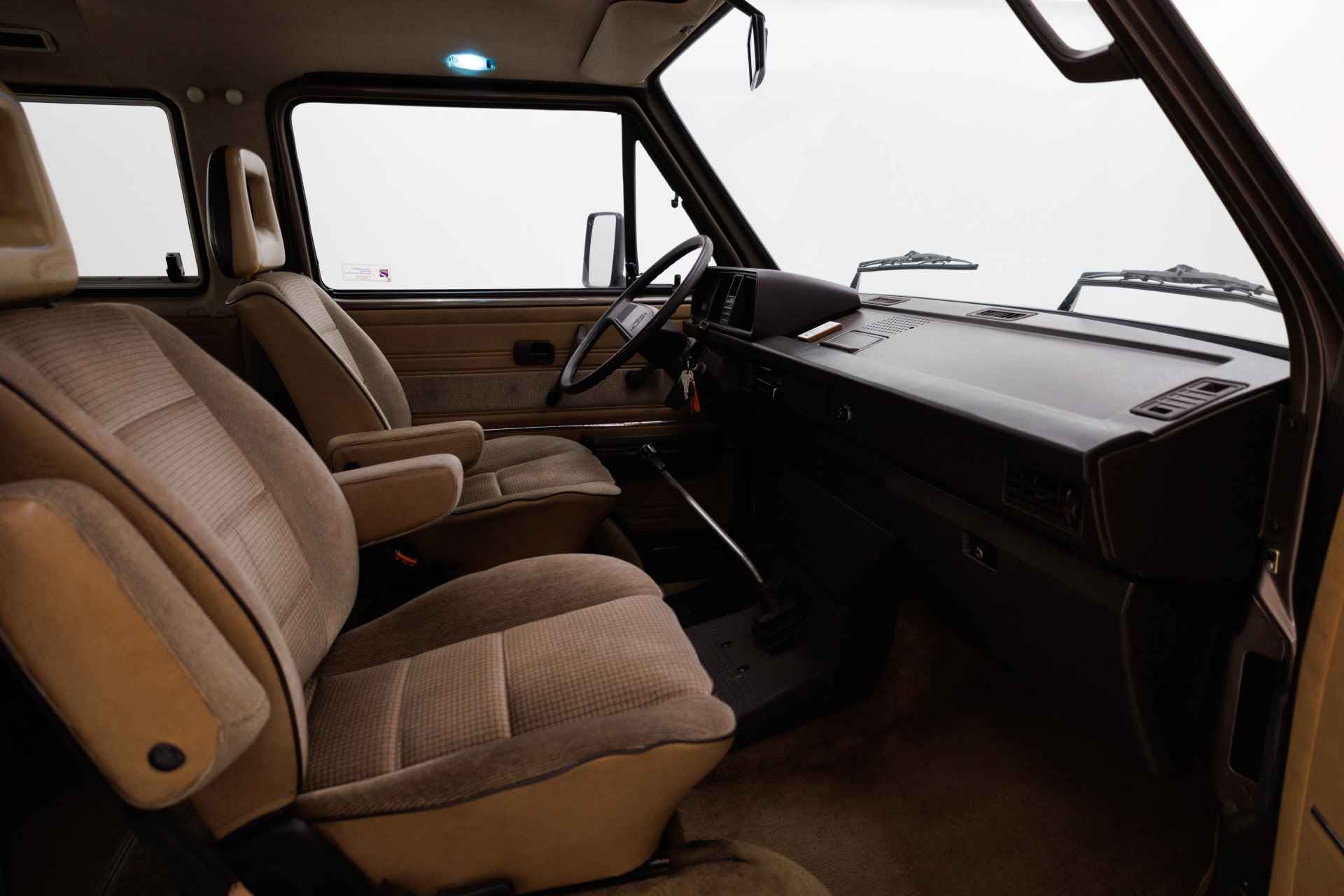 Volkswagen Caravelle T3 1.9i 66KW GL DE LUXE 7-persoons Luxe uitvoering met Open dak, Luxe stoelen, Ventilatie achterin, Armsteunen, Getint glas, uitklapbare instap - 25/29