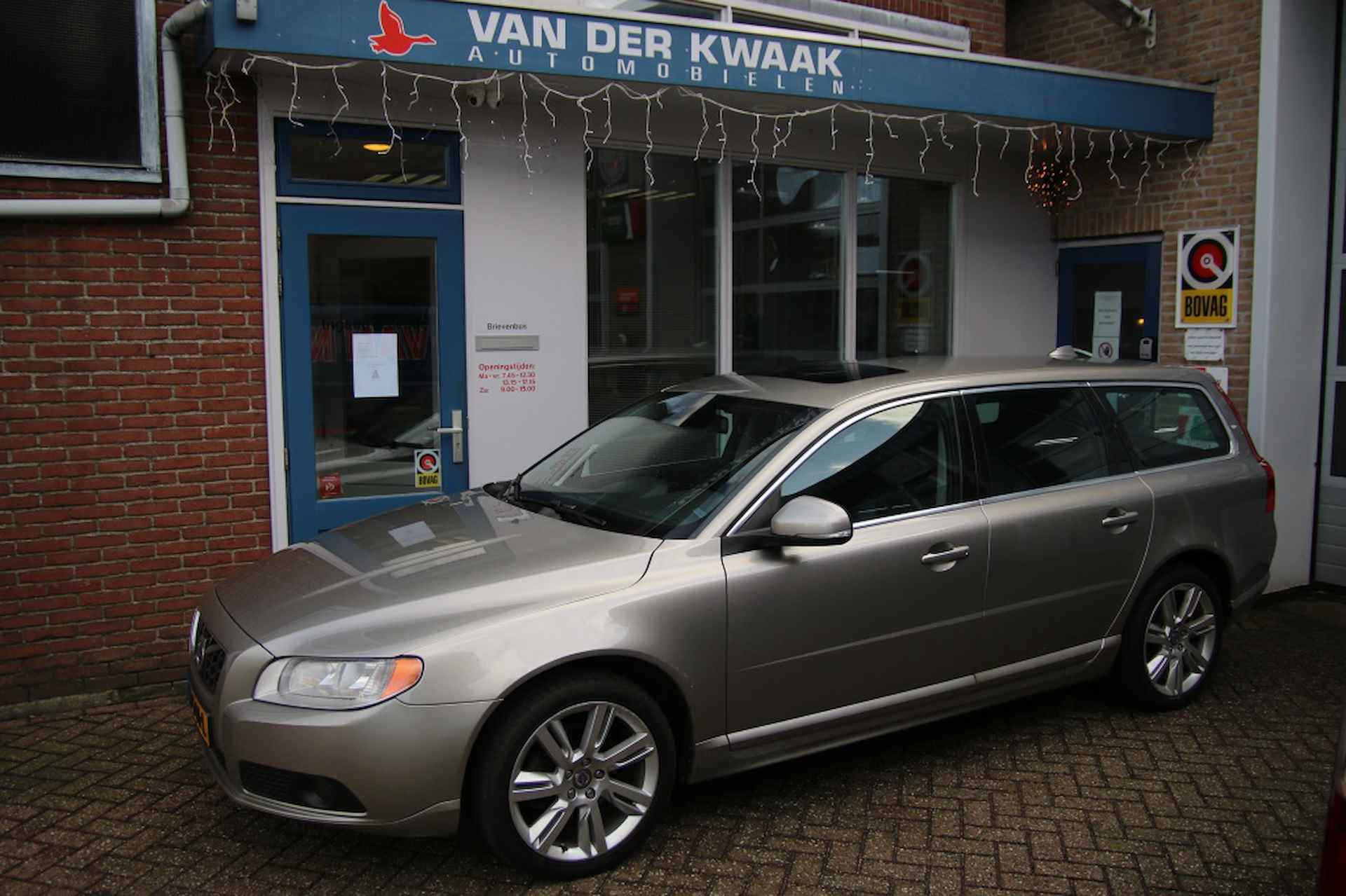 Volvo V70 2.0 T5 Kinetic | Leer | Trekhaak | Airco - 25/27