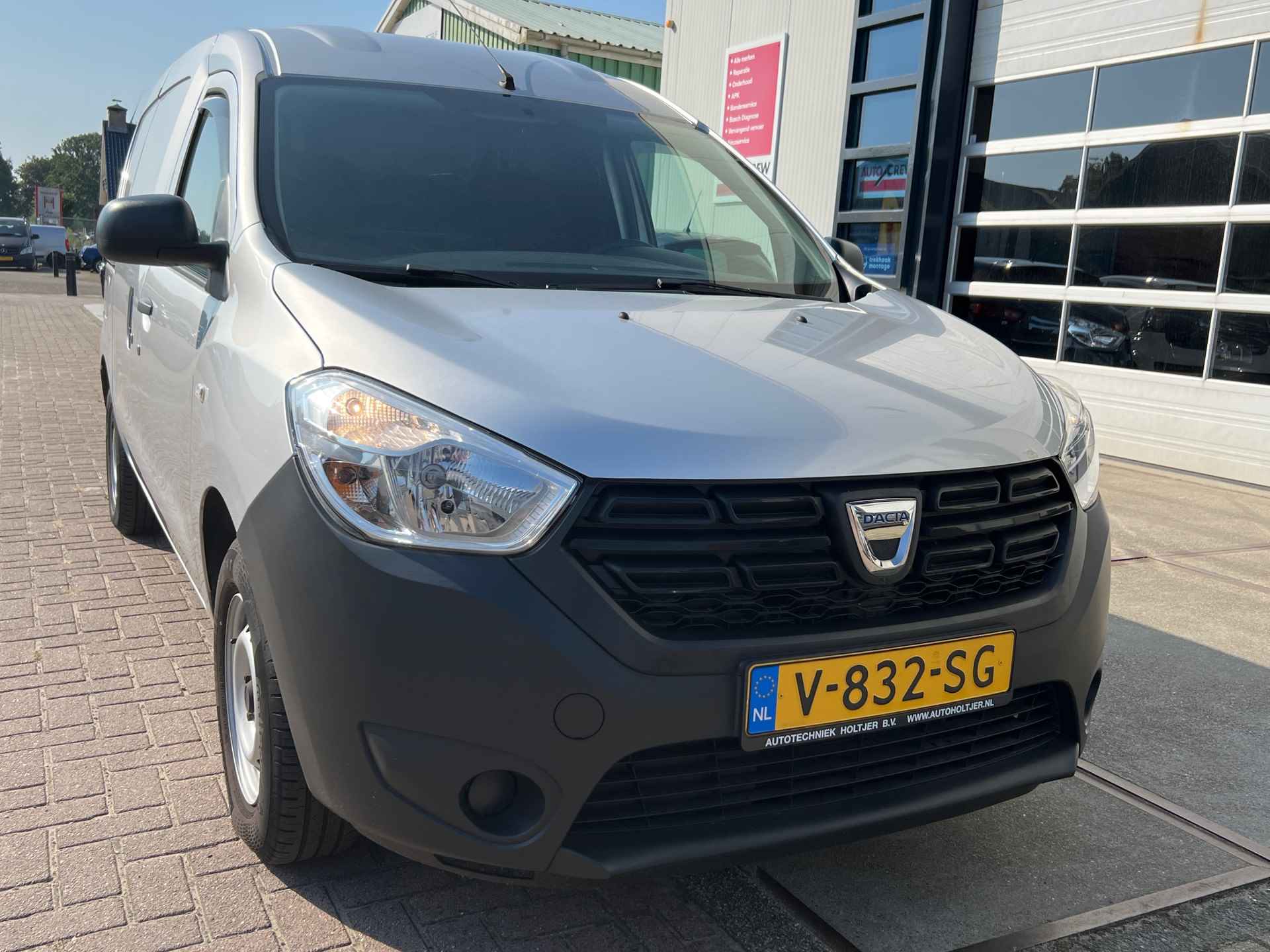 Dacia Dokker 1.6 MPI 100 Access - 2/13