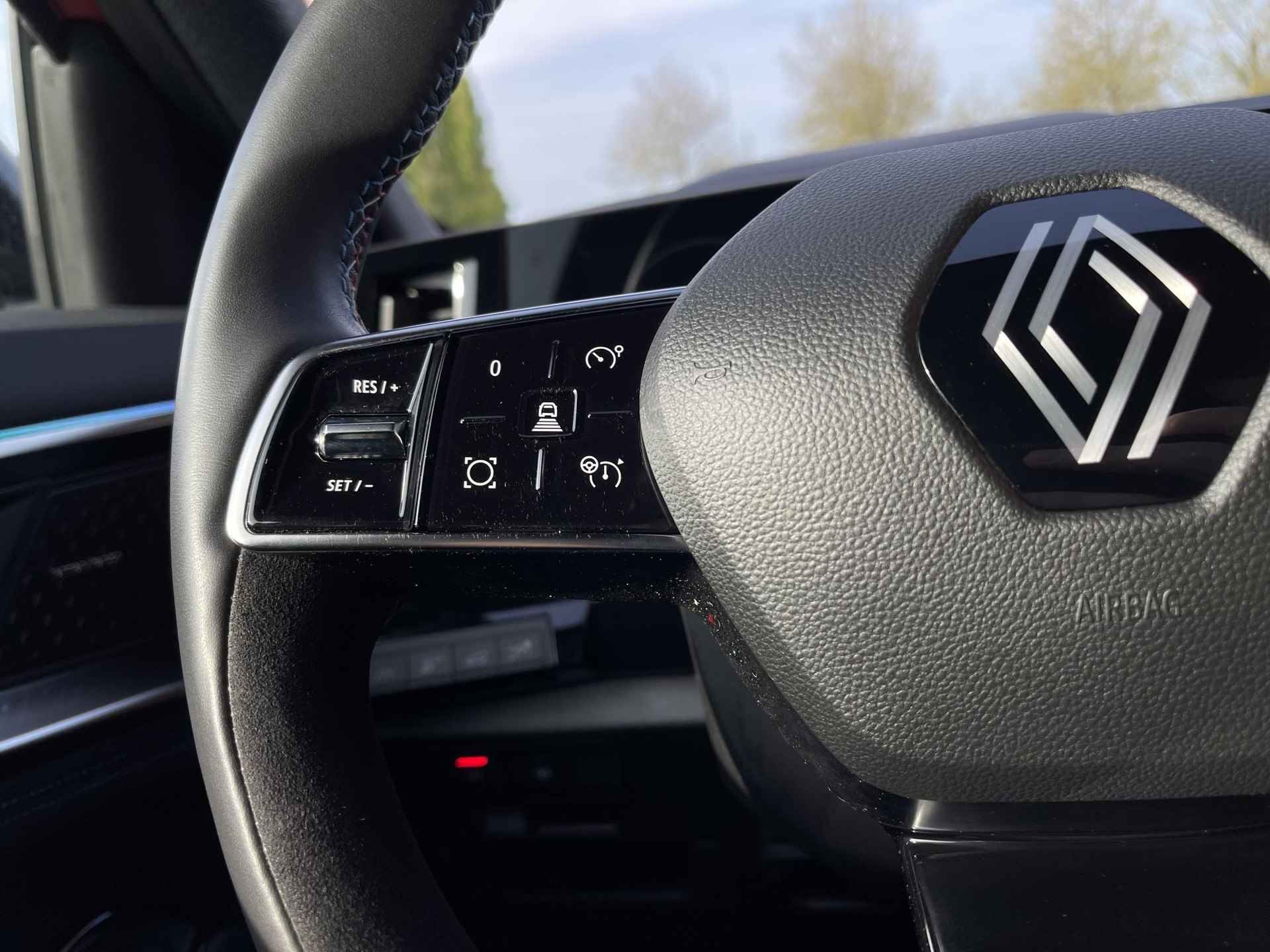 Renault Austral 1.2 E-Tech Hybrid 200 Iconic Esprit Alpine | Panoramadak | Harman/Kardon | Head-Up Display | 4Control | Stuur- + Stoelverwarming | Rijklaarprijs! - 16/35