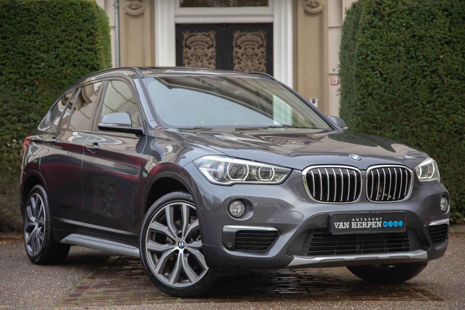 BMW X1 xDrive20i High Executive Pano | H&K | Camera | HUD | Memorystoelen - 6/58