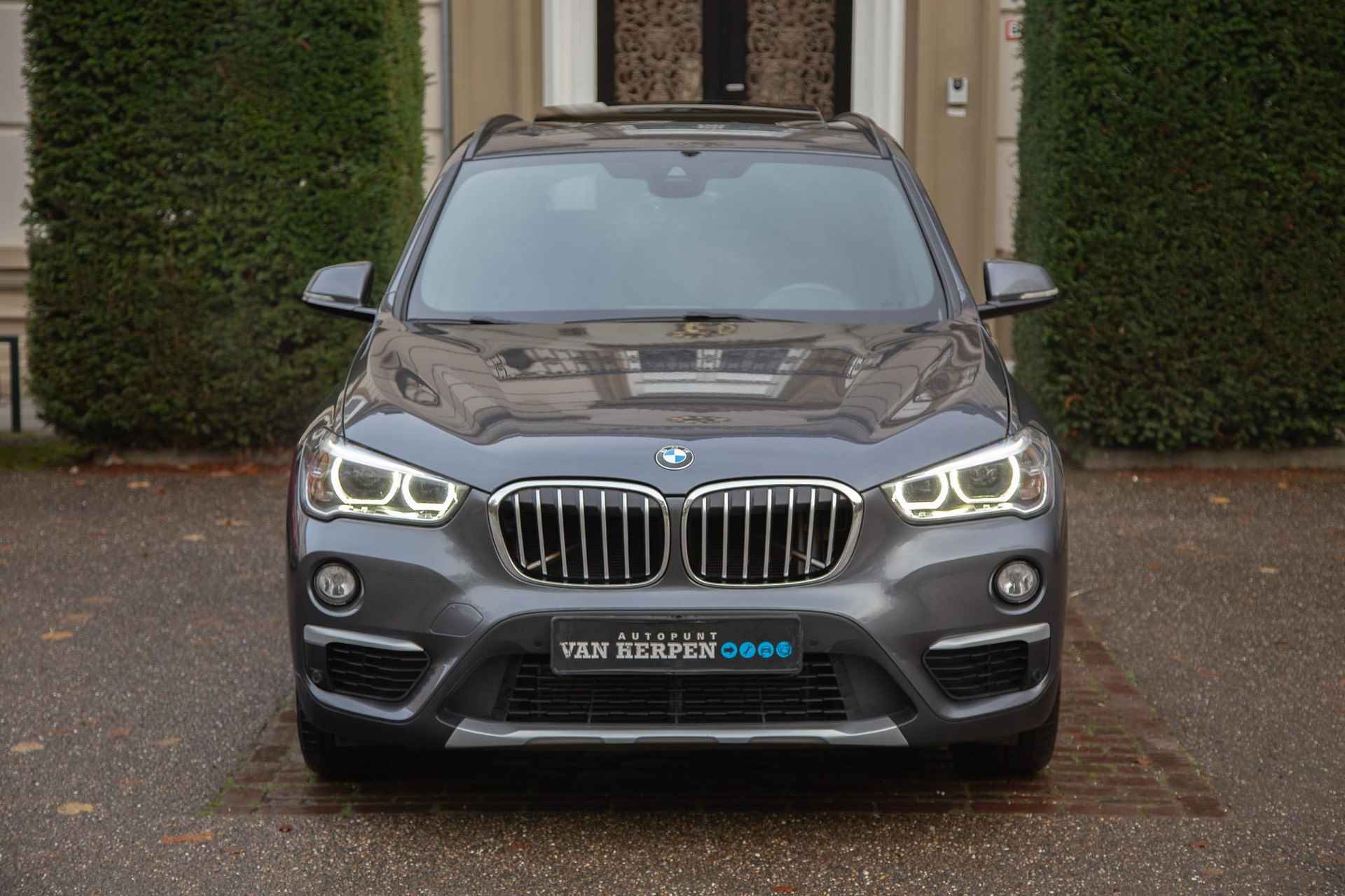 BMW X1 xDrive20i High Executive Pano | H&K | Camera | HUD | Memorystoelen - 7/58