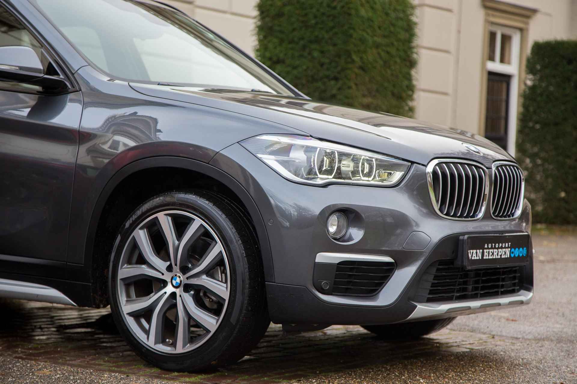 BMW X1 xDrive20i High Executive Pano | H&K | Camera | HUD | Memorystoelen - 11/58