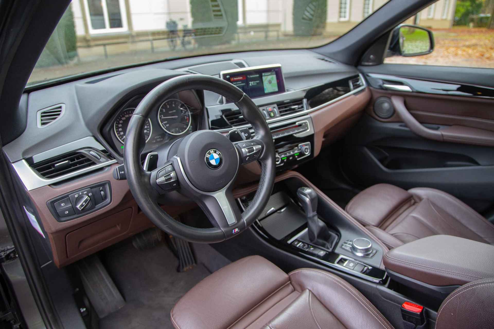 BMW X1 xDrive20i High Executive Pano | H&K | Camera | HUD | Memorystoelen - 18/58